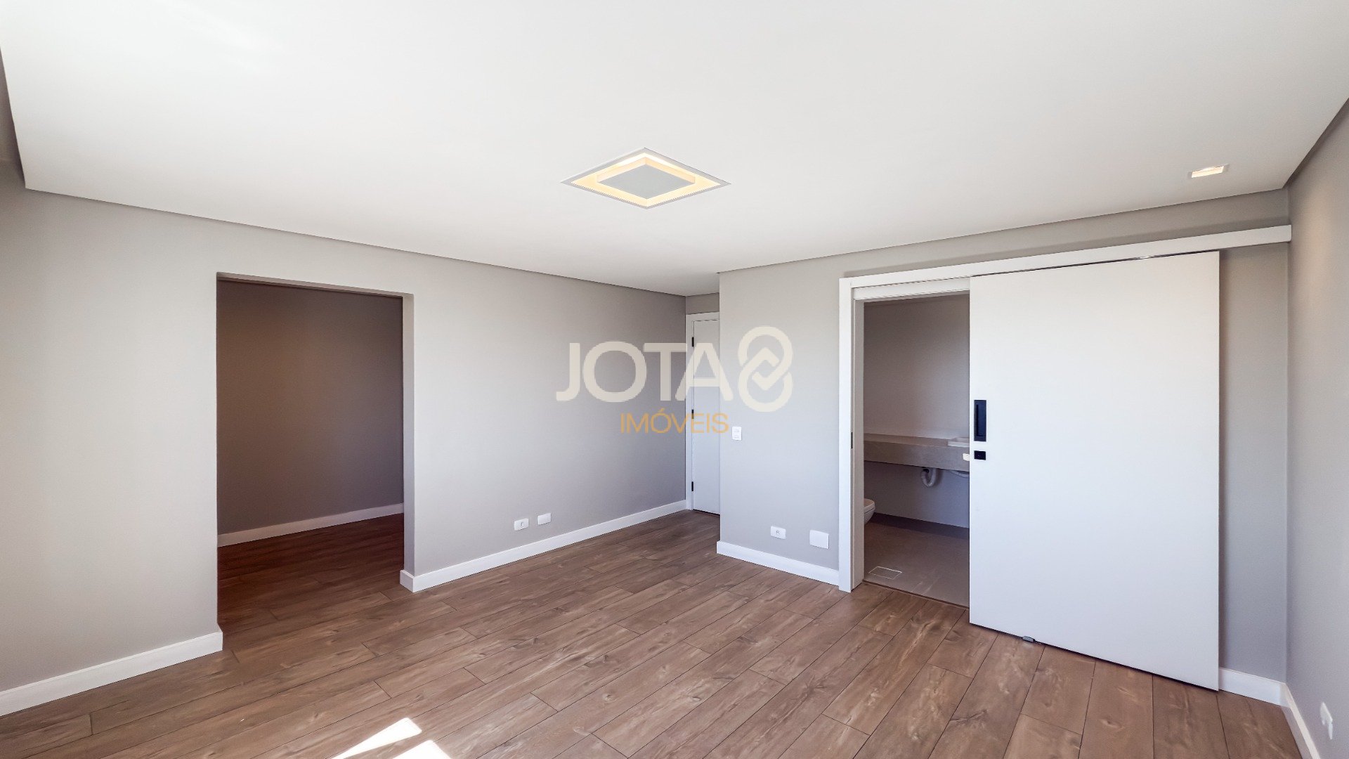 APARTAMENTO COM 3 DORMITÓRIOS NO BATEL