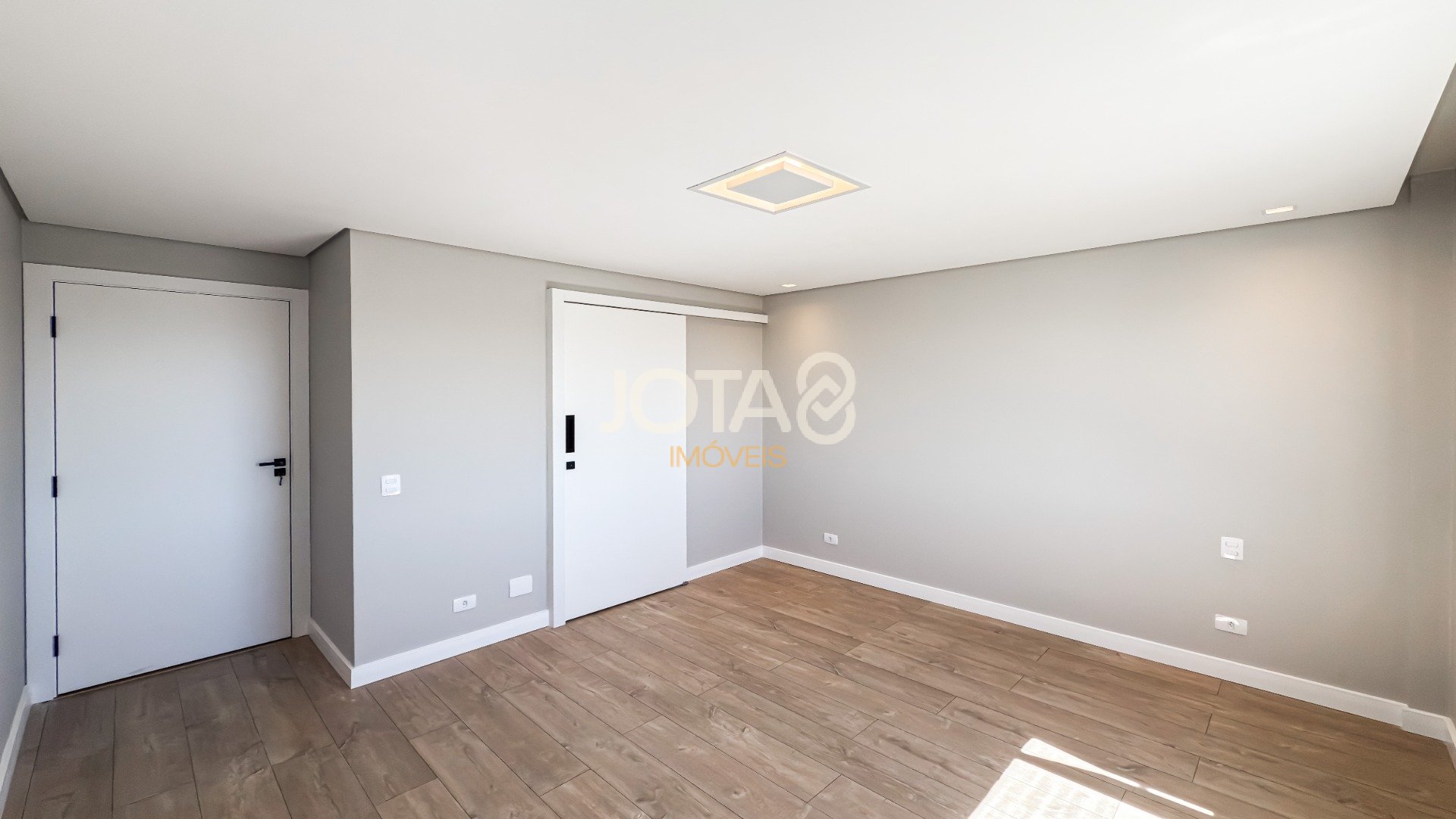 APARTAMENTO COM 3 DORMITÓRIOS NO BATEL