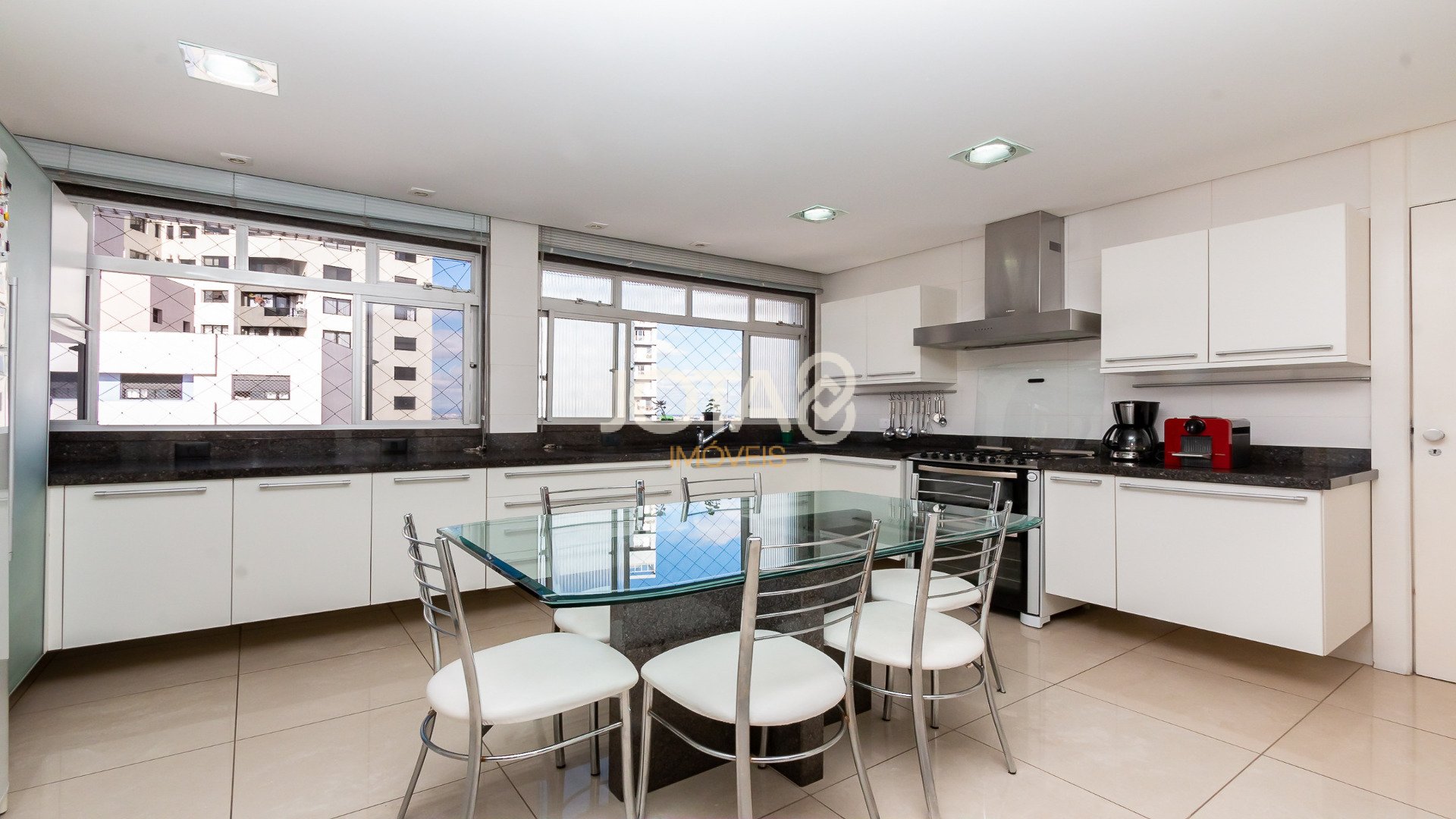 APARTAMENTO COM 4 QUARTOS, ANDAR ALTO, FACE NORTE E NA PRAÇA DO JAPÃO!