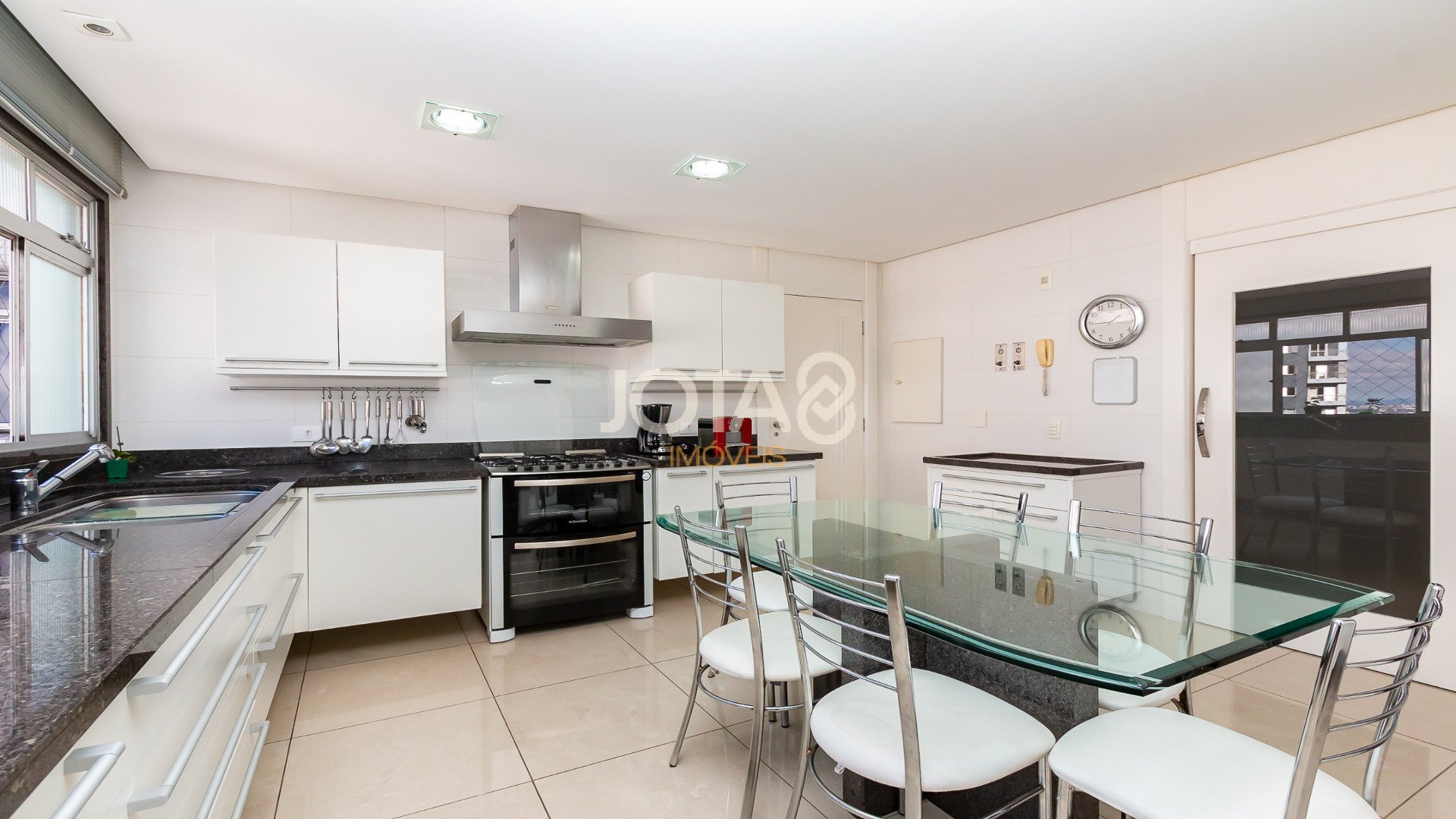 APARTAMENTO COM 4 QUARTOS, ANDAR ALTO, FACE NORTE E NA PRAÇA DO JAPÃO!