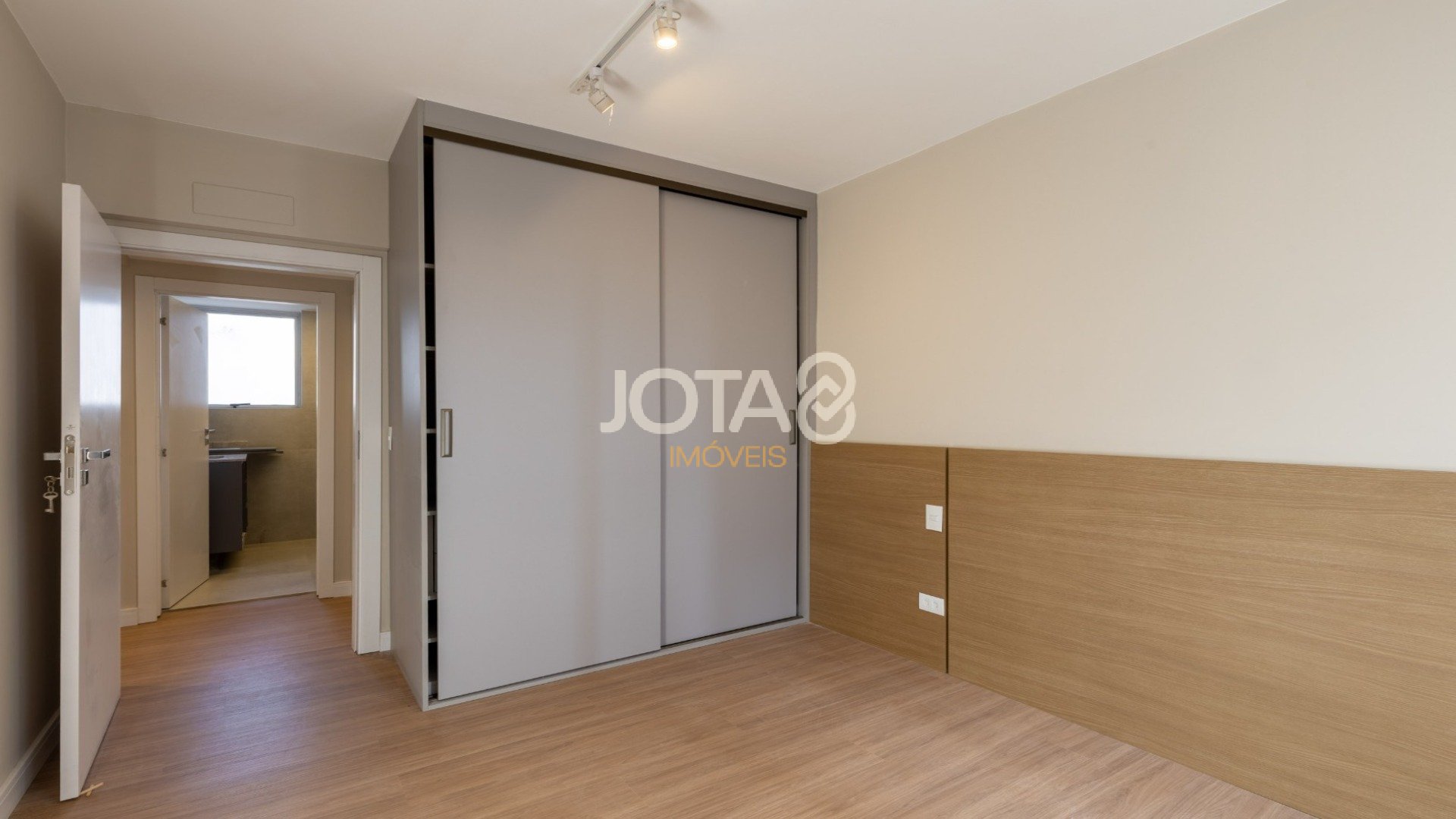 APARTAMENTO 3 QUARTOS ILUMINADO