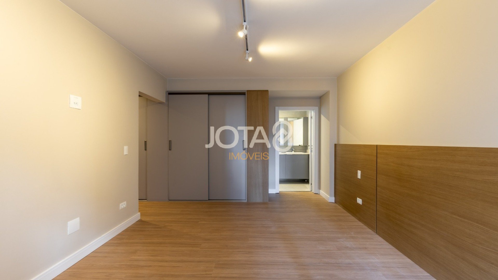 APARTAMENTO 3 QUARTOS ILUMINADO