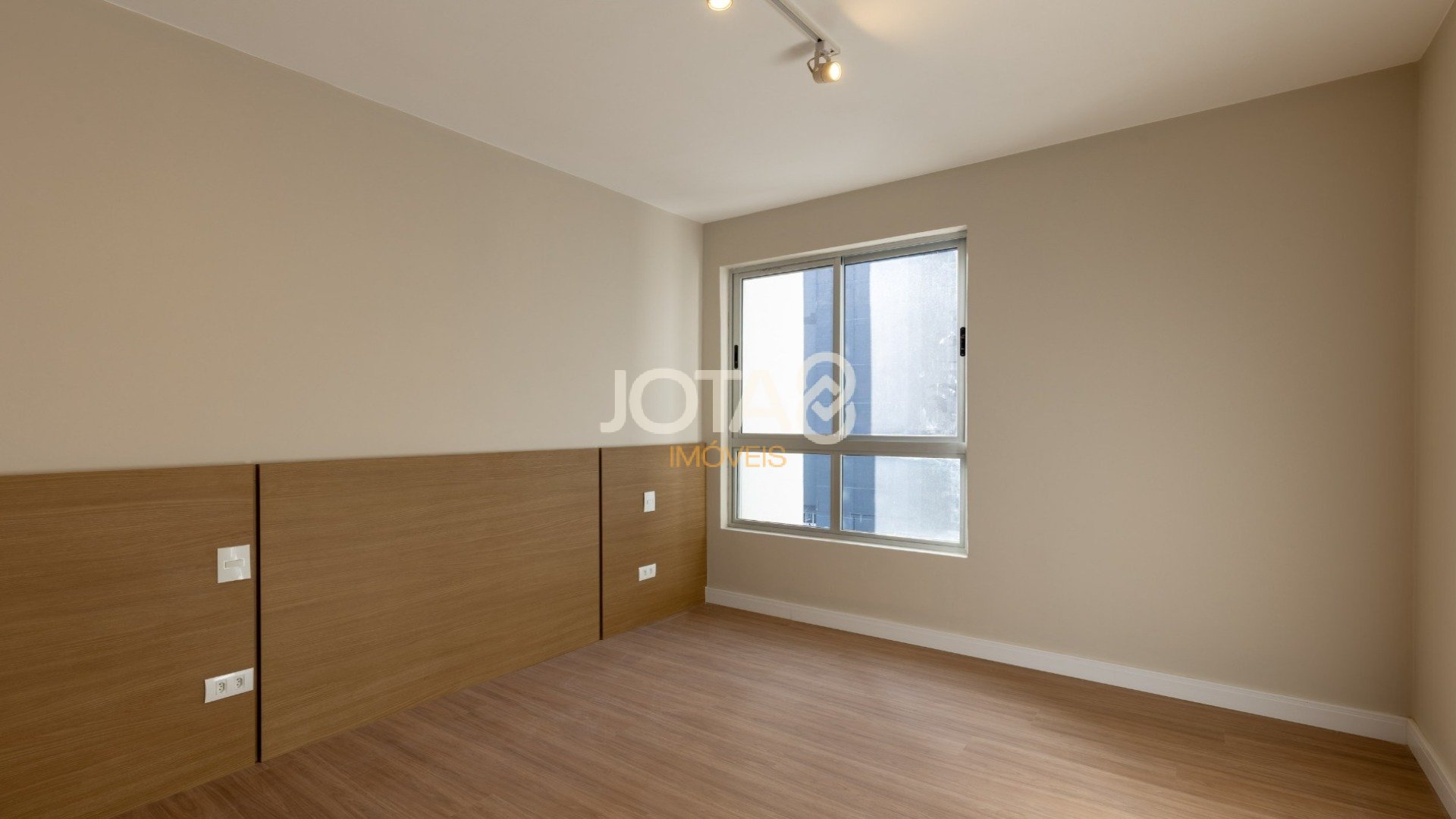 APARTAMENTO 3 QUARTOS ILUMINADO