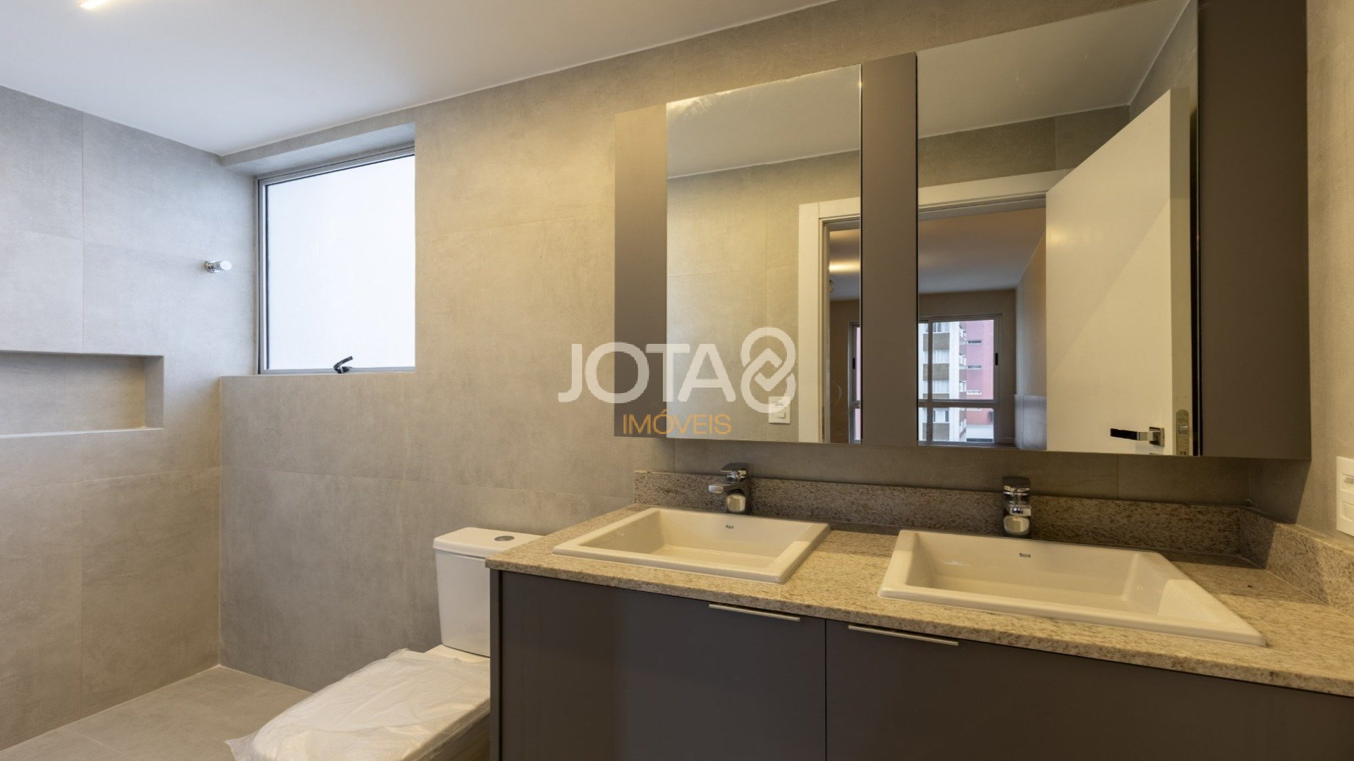 APARTAMENTO 3 QUARTOS ILUMINADO