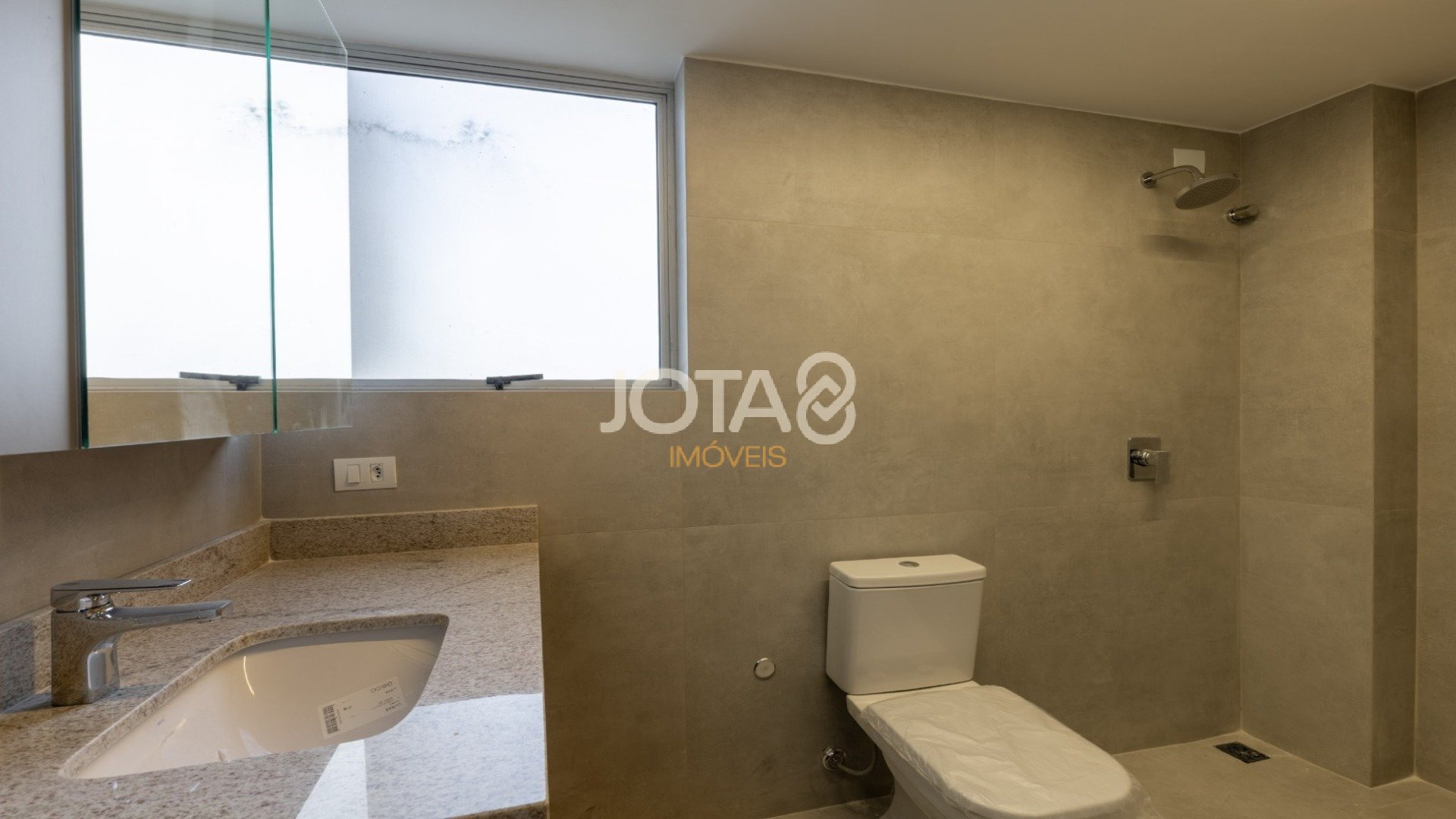 APARTAMENTO 3 QUARTOS ILUMINADO
