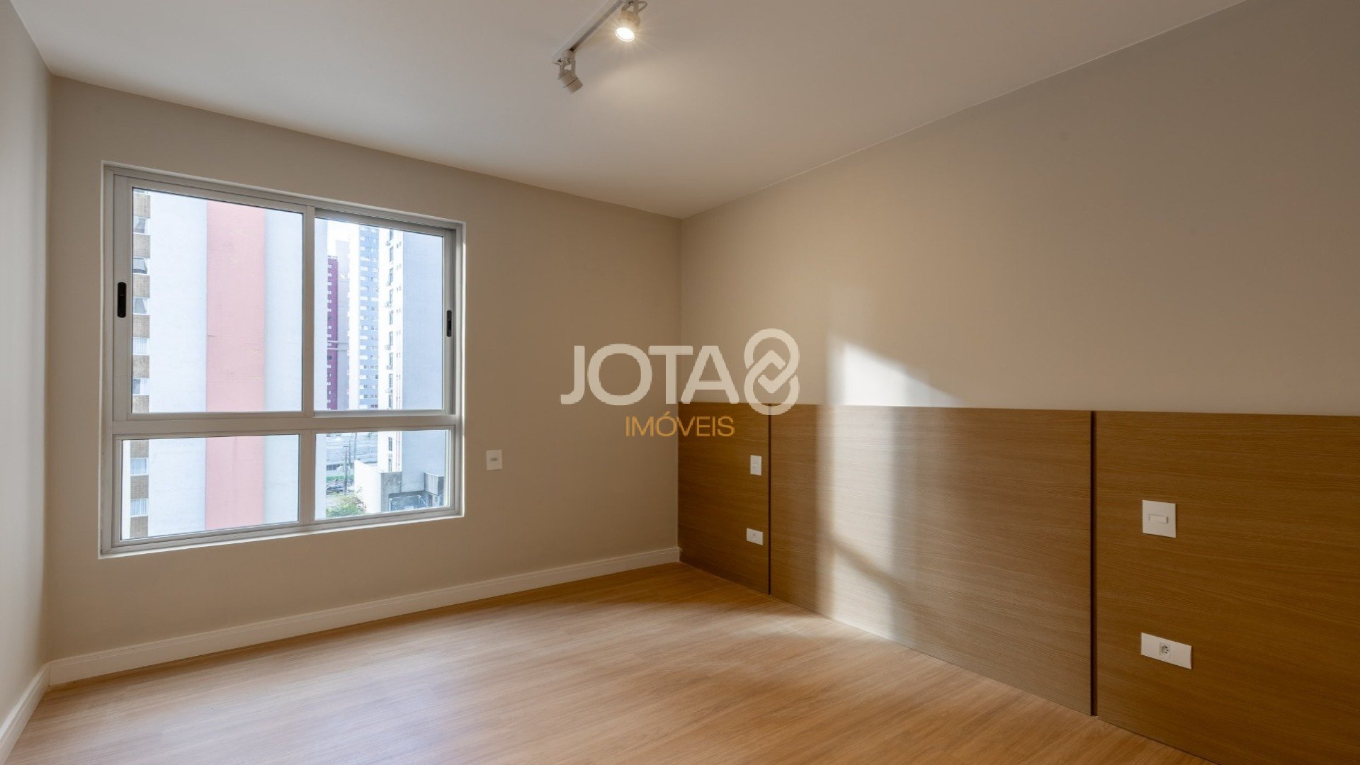 APARTAMENTO 3 QUARTOS ILUMINADO