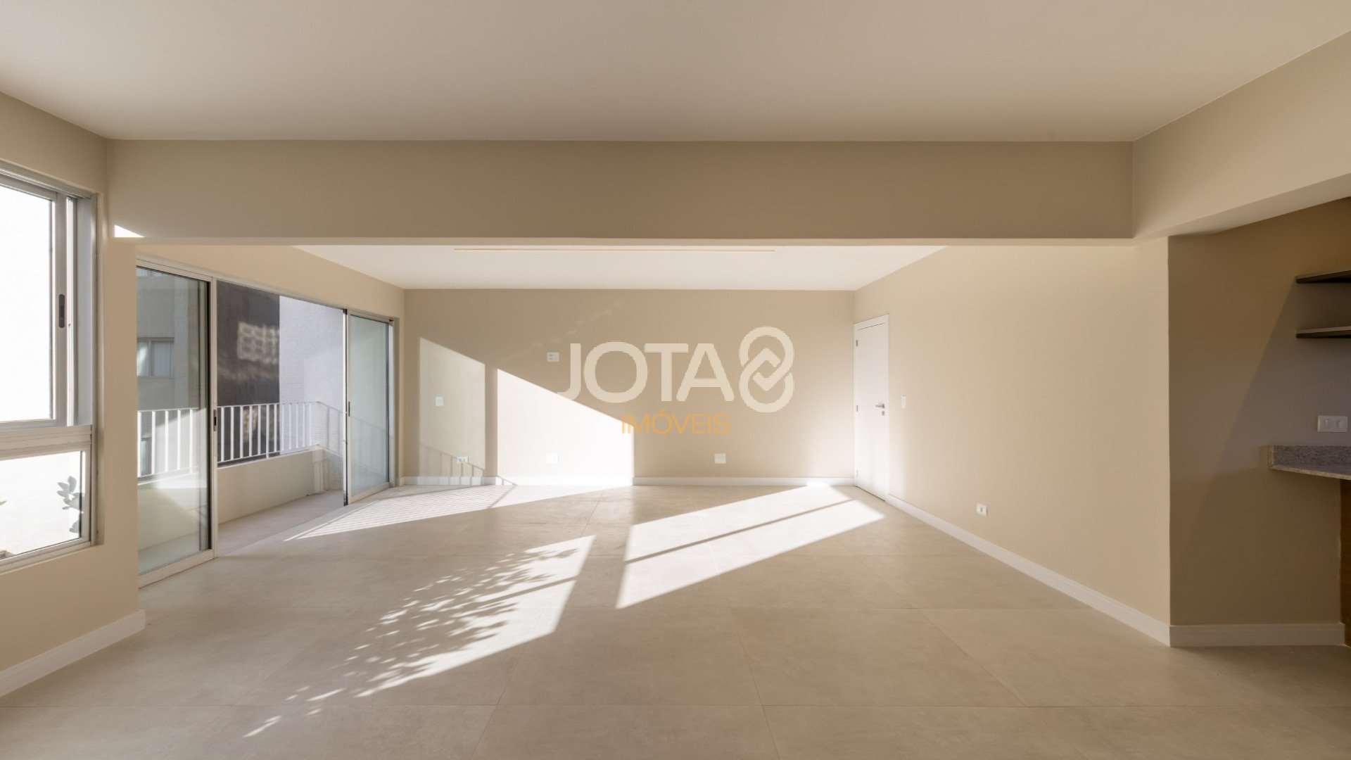 APARTAMENTO 3 QUARTOS ILUMINADO