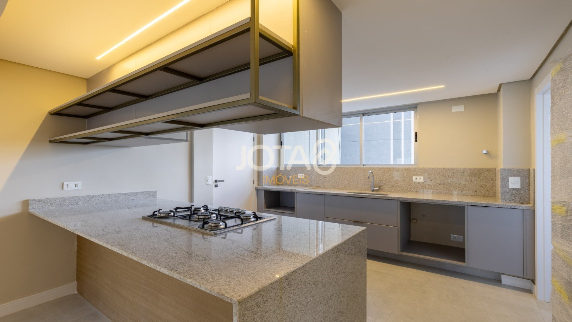 APARTAMENTO 3 QUARTOS ILUMINADO