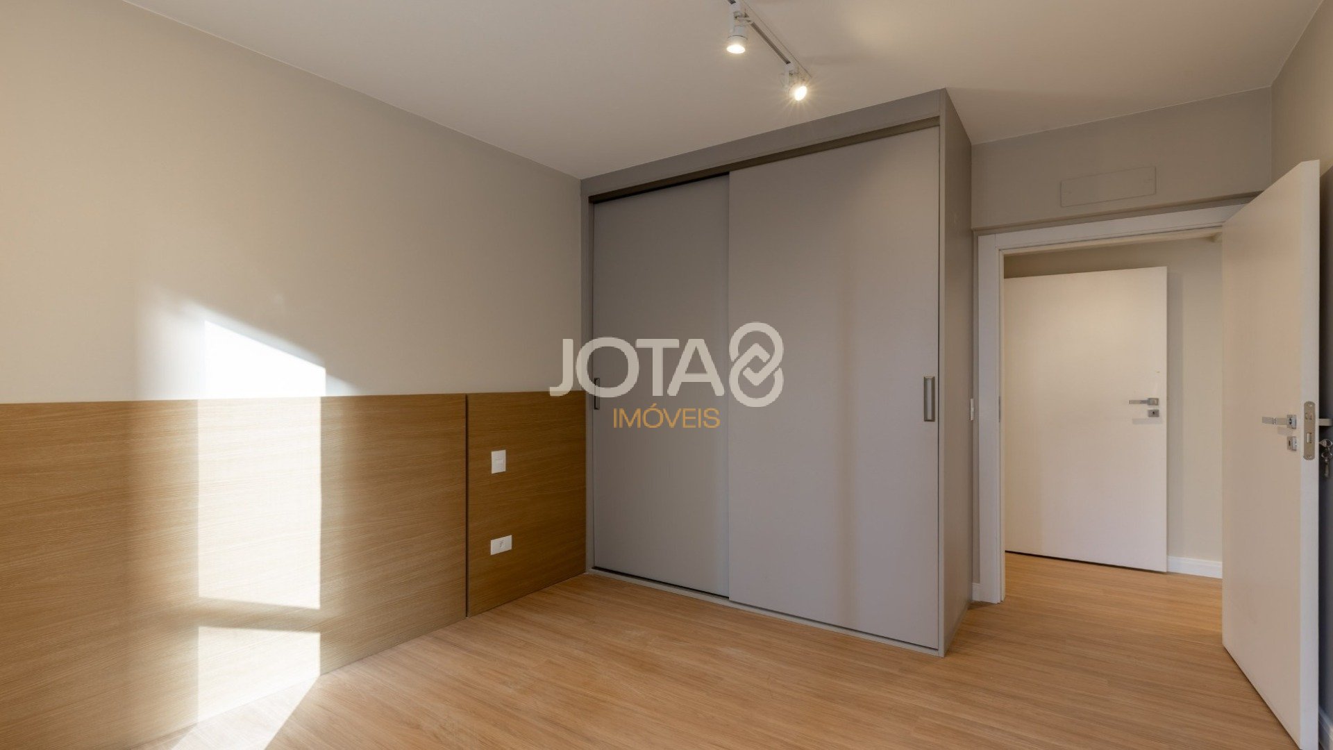 APARTAMENTO 3 QUARTOS ILUMINADO