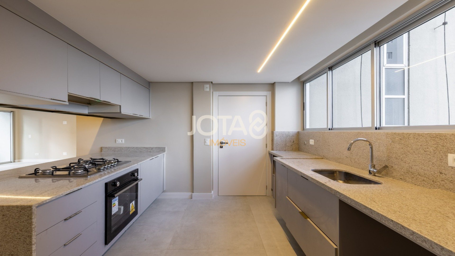 APARTAMENTO 3 QUARTOS ILUMINADO