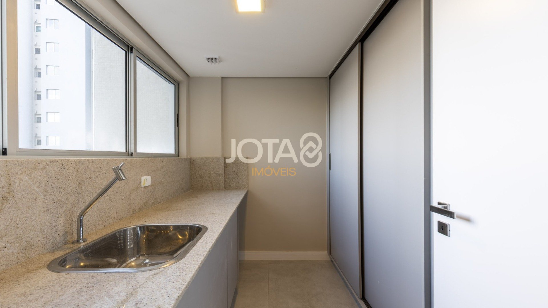 APARTAMENTO 3 QUARTOS ILUMINADO