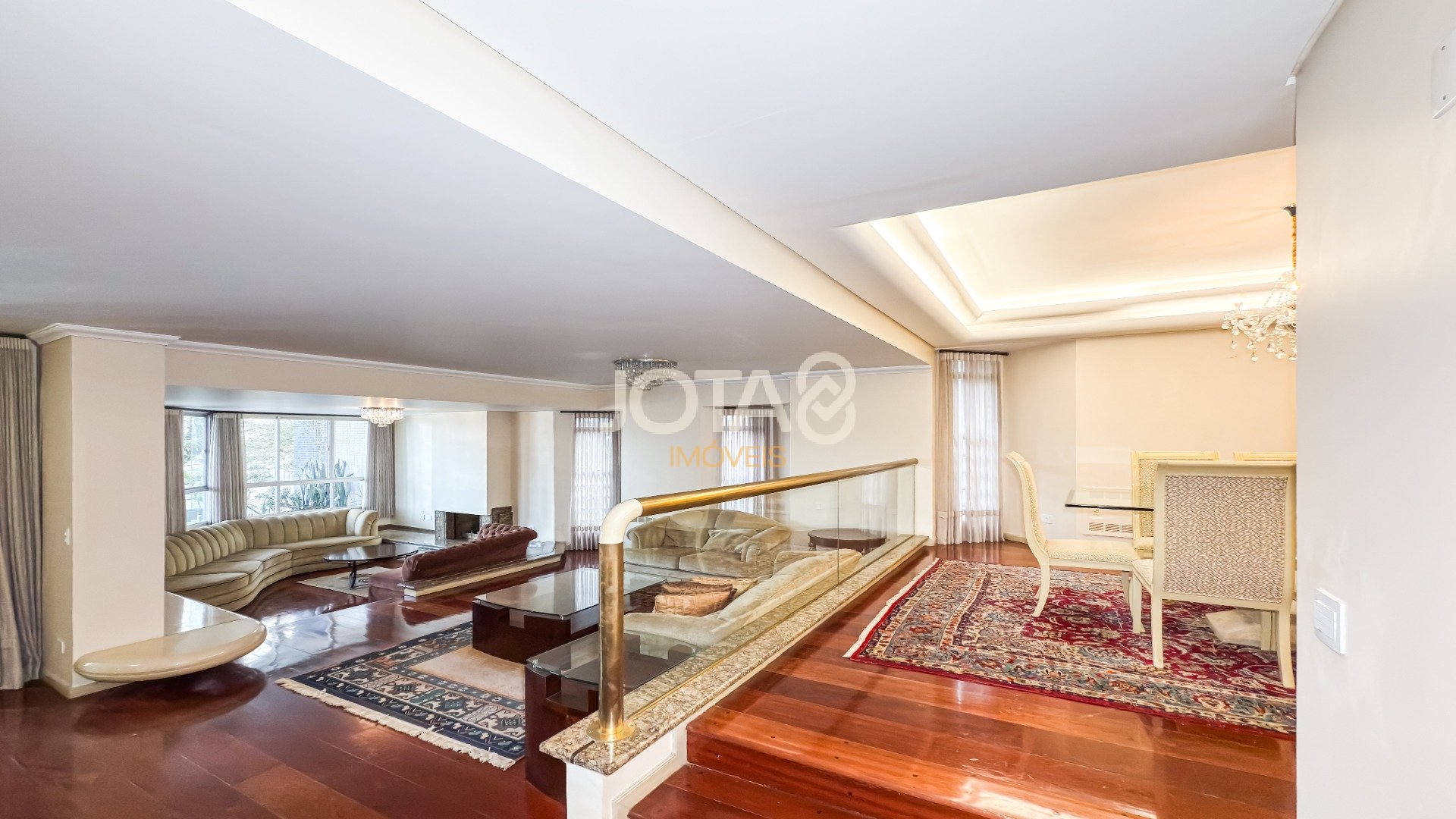 Foto de destaque Apartamento com 4 suites e 4 vagas no batel !