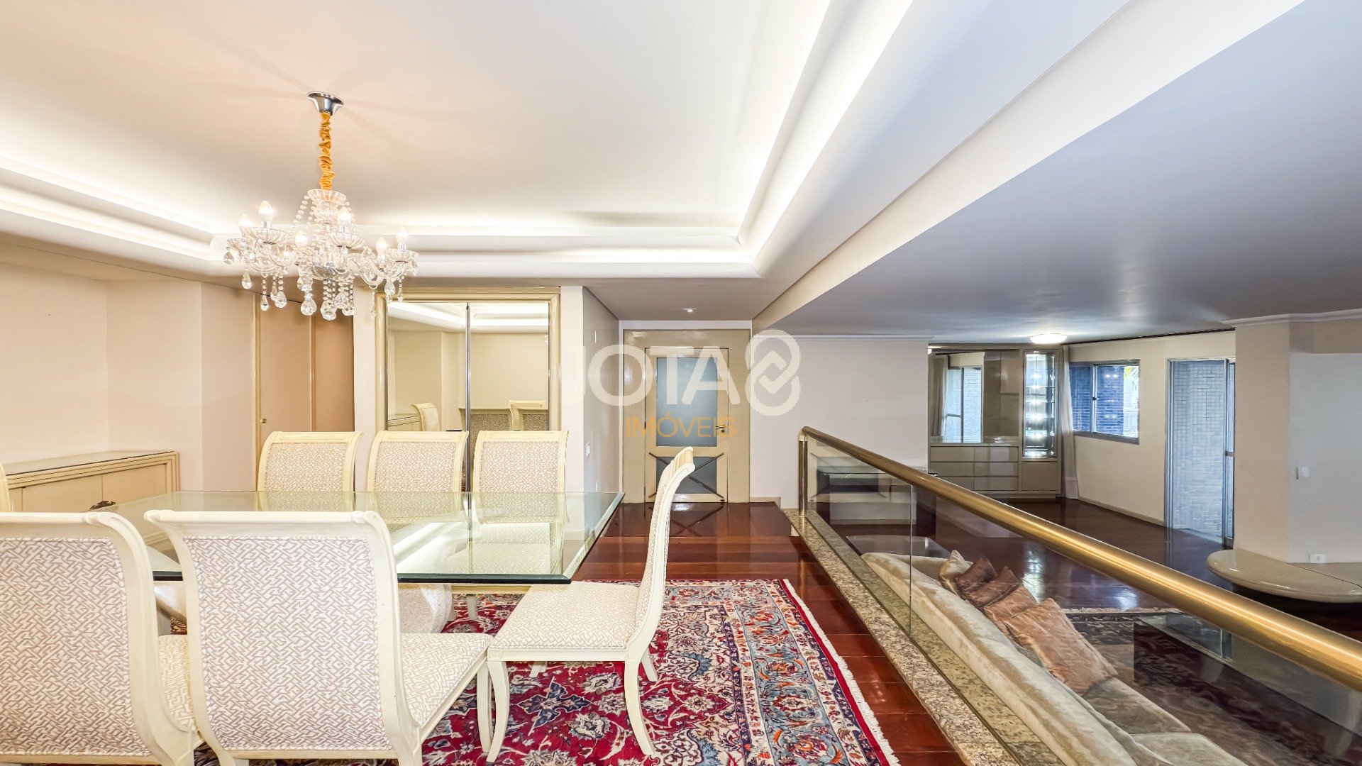 APARTAMENTO COM 4 SUITES E 4 VAGAS NO BATEL !