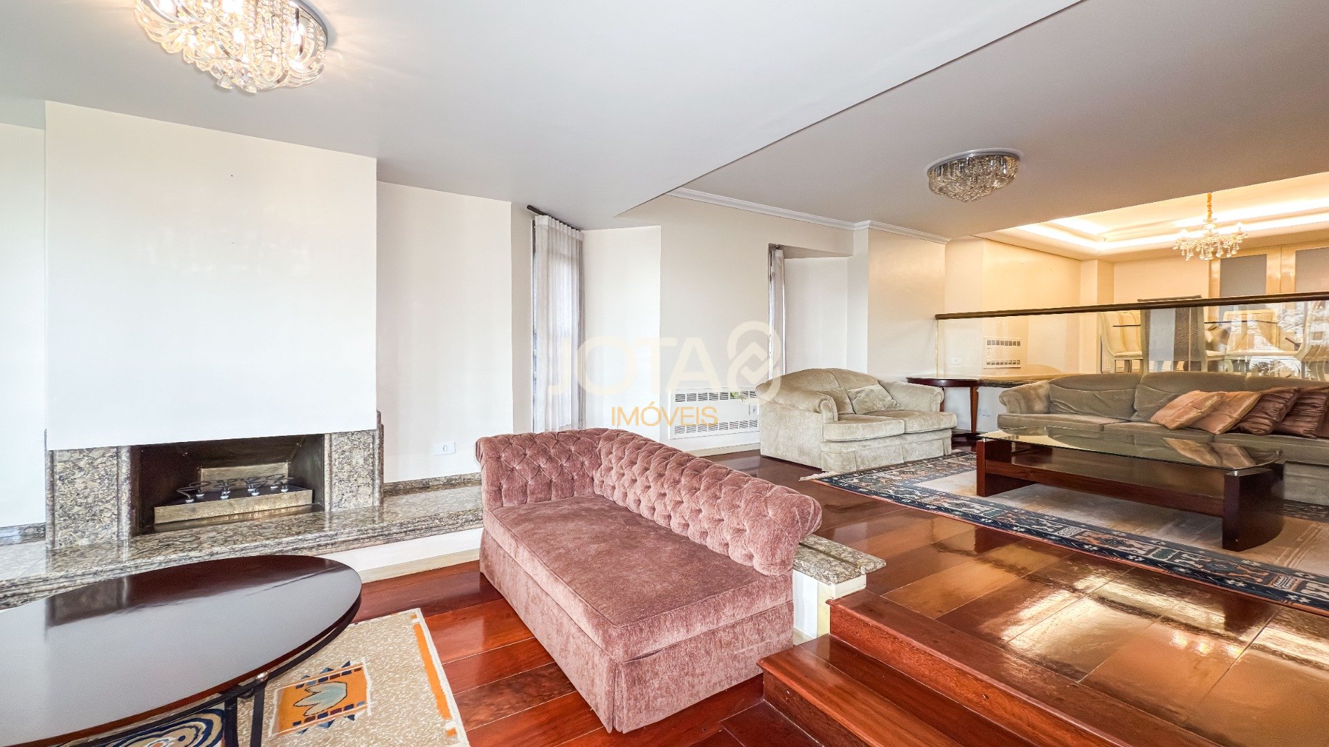 APARTAMENTO COM 4 SUITES E 4 VAGAS NO BATEL !