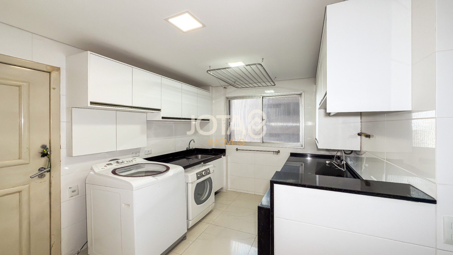 APARTAMENTO COM 4 SUITES E 4 VAGAS NO BATEL !