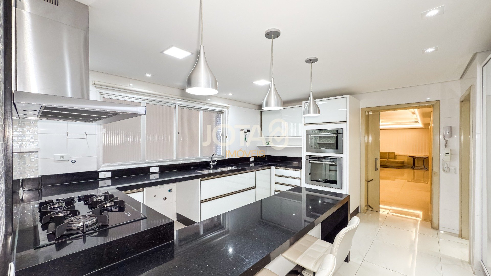 APARTAMENTO COM 4 SUITES E 4 VAGAS NO BATEL !