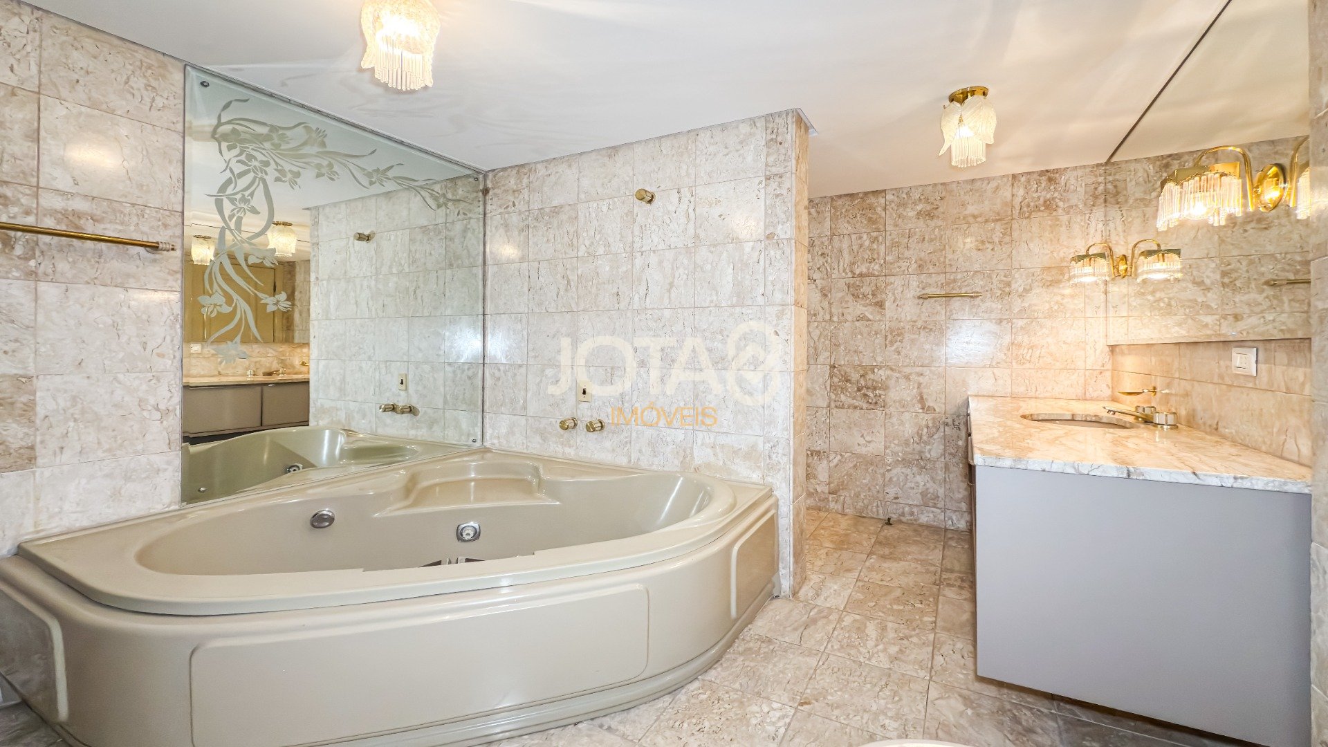 APARTAMENTO COM 4 SUITES E 4 VAGAS NO BATEL !