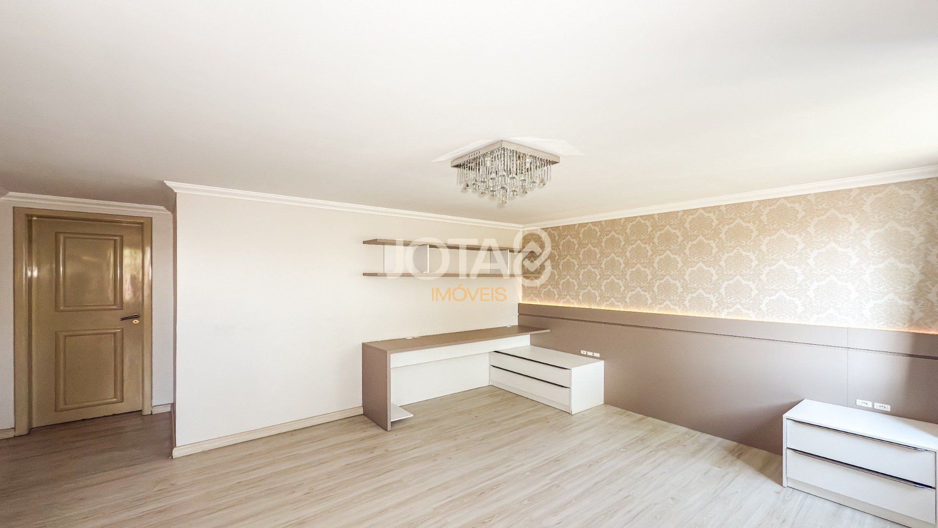 APARTAMENTO COM 4 SUITES E 4 VAGAS NO BATEL !