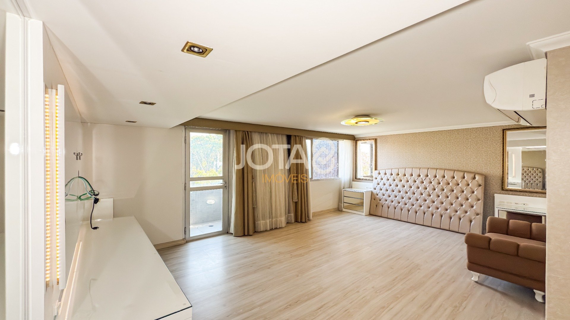 APARTAMENTO COM 4 SUITES E 4 VAGAS NO BATEL !