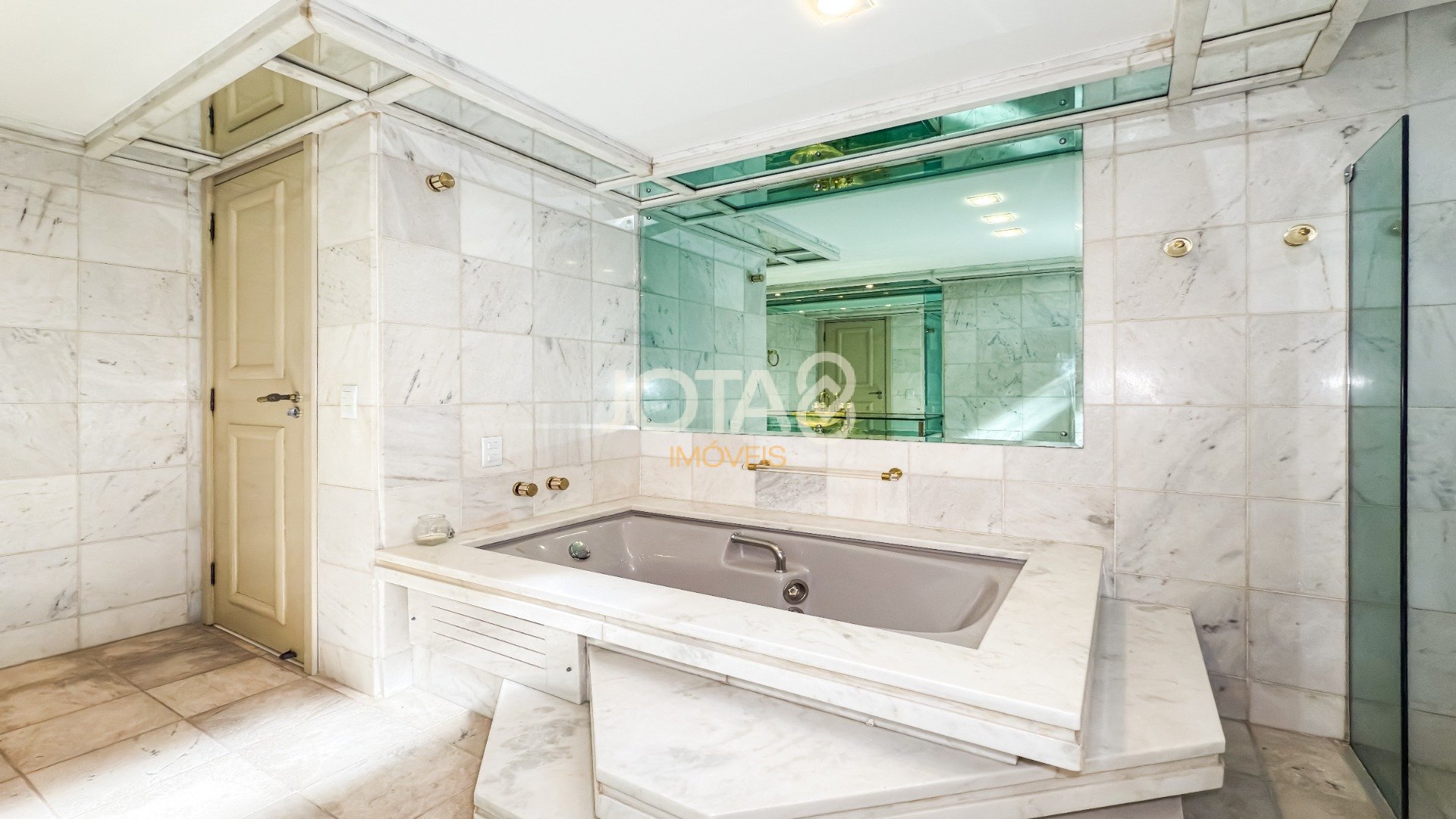 APARTAMENTO COM 4 SUITES E 4 VAGAS NO BATEL !