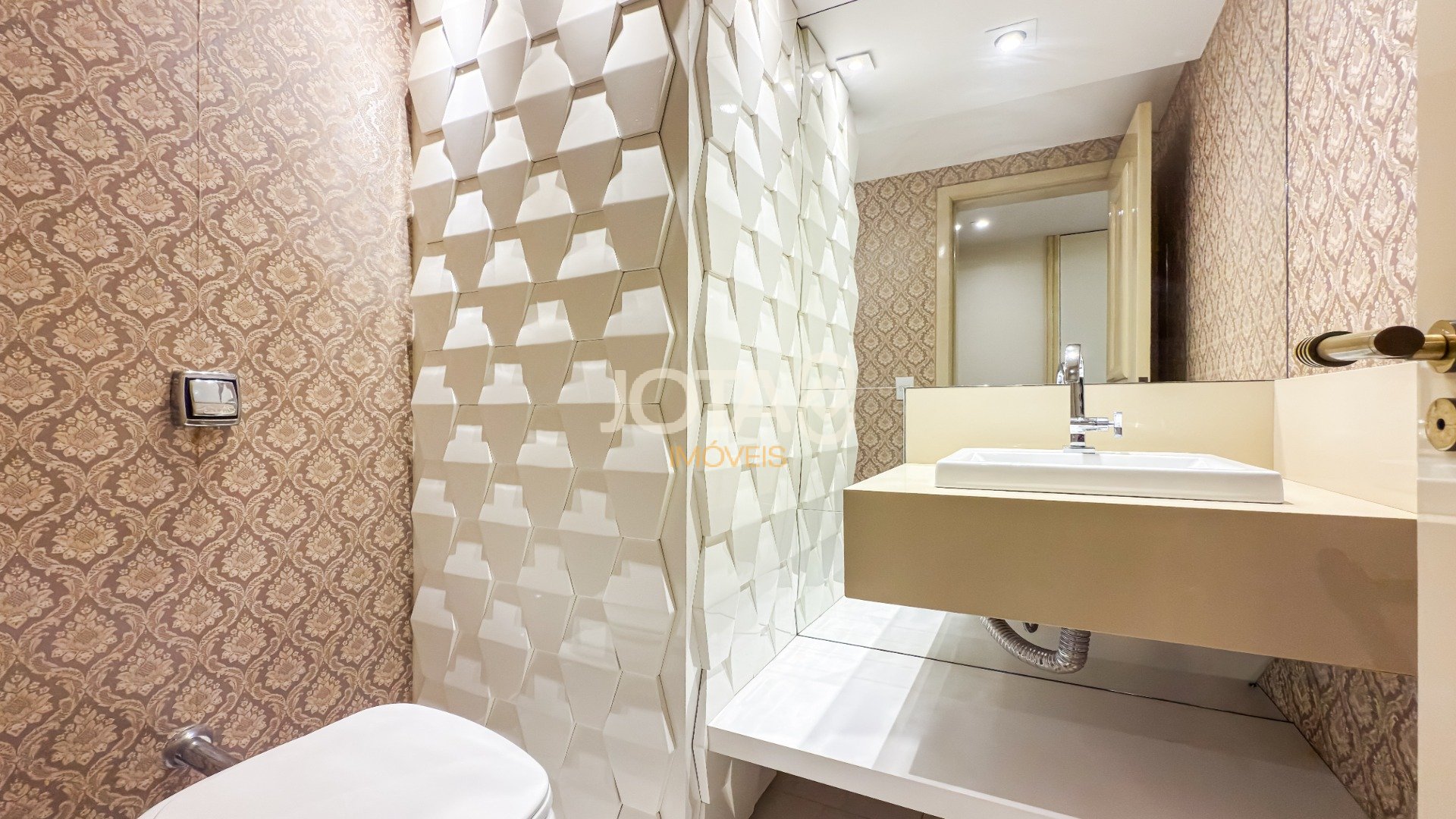 APARTAMENTO COM 4 SUITES E 4 VAGAS NO BATEL !
