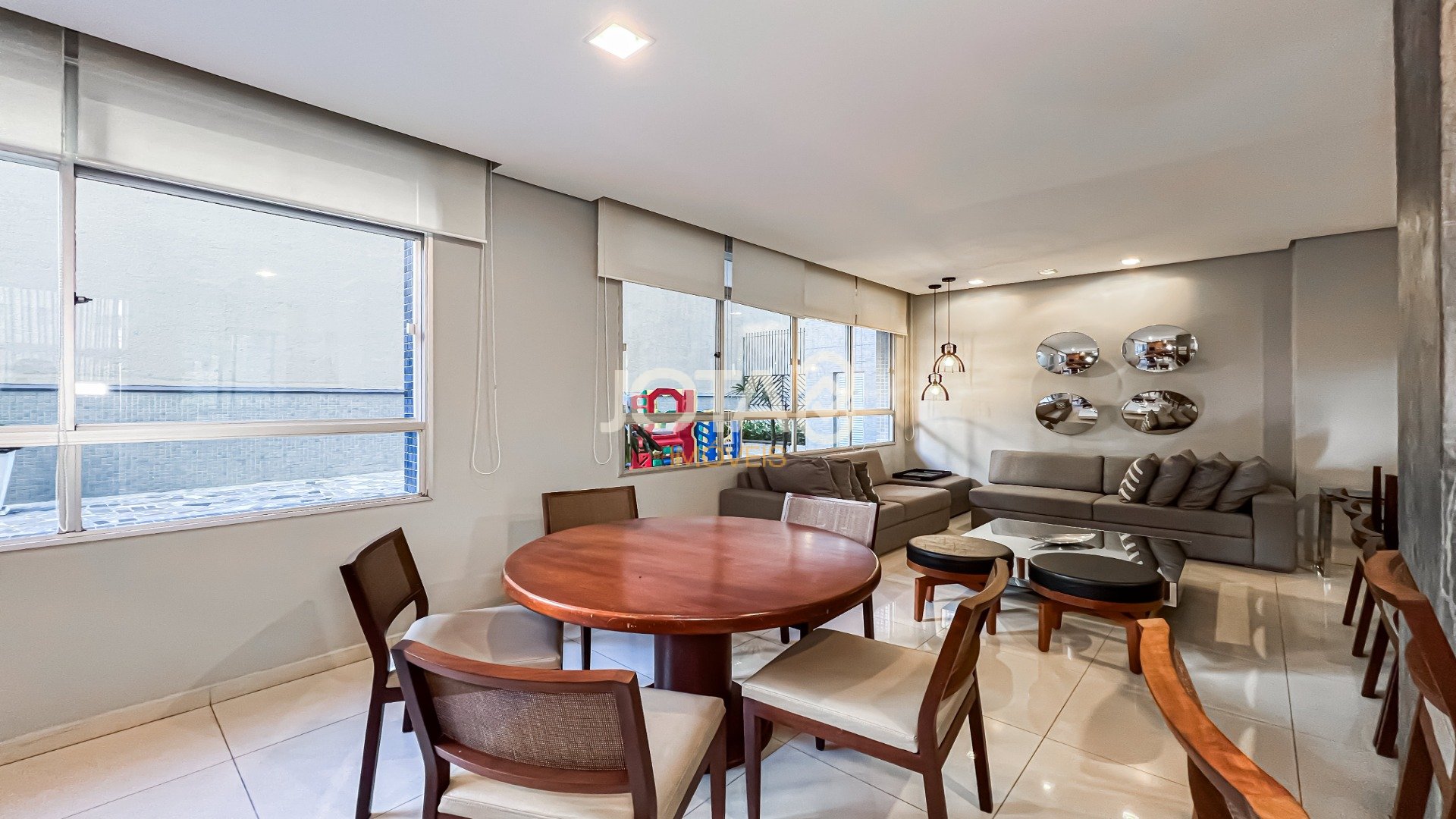 APARTAMENTO COM 4 SUITES E 4 VAGAS NO BATEL !