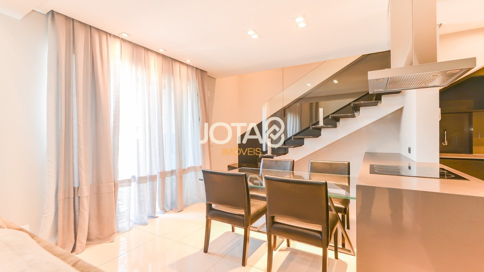 LOFT MOBILIADO E IMPECÁVEL NO 1550 BATEL HOME