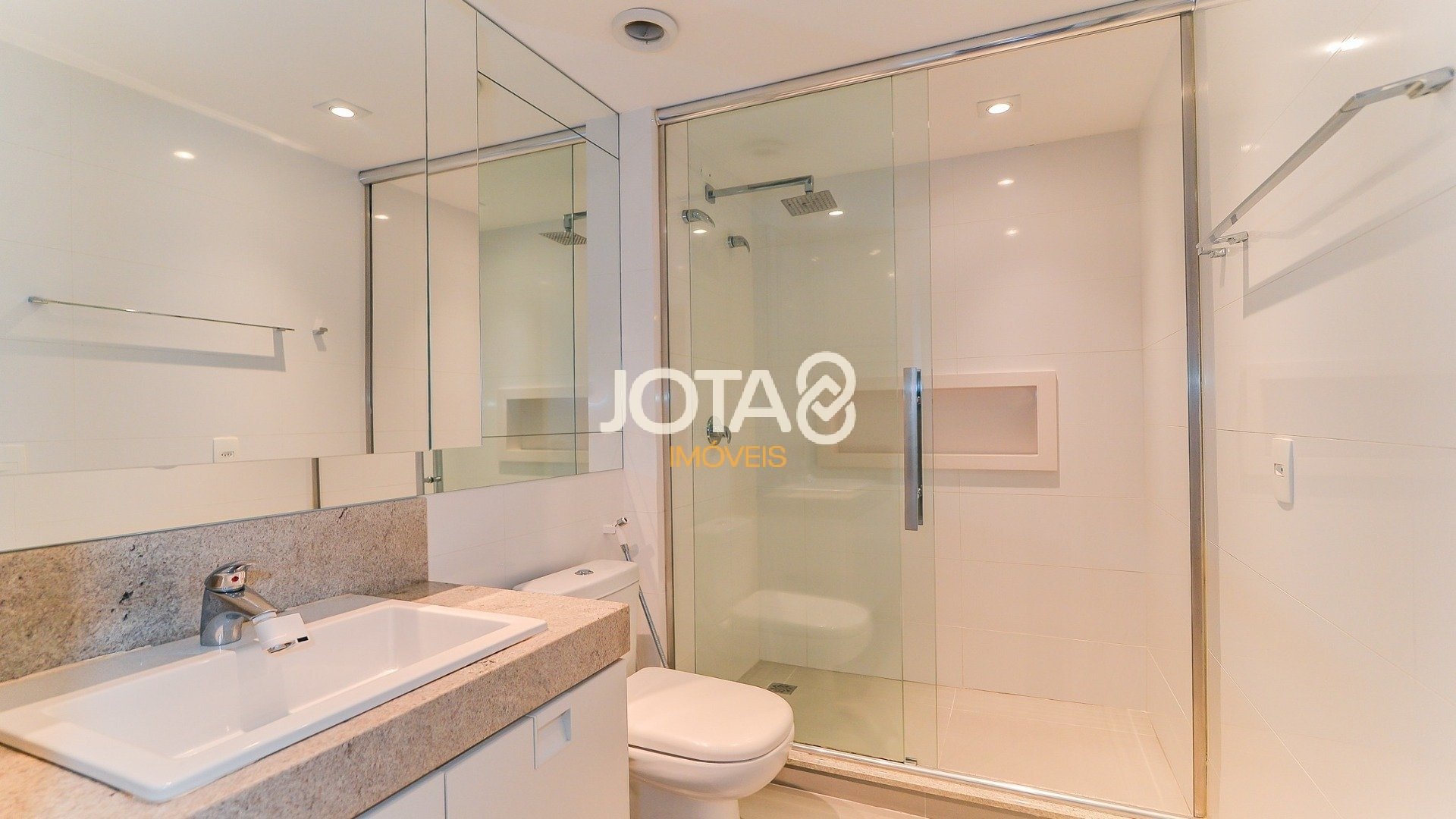 LOFT MOBILIADO E IMPECÁVEL NO 1550 BATEL HOME