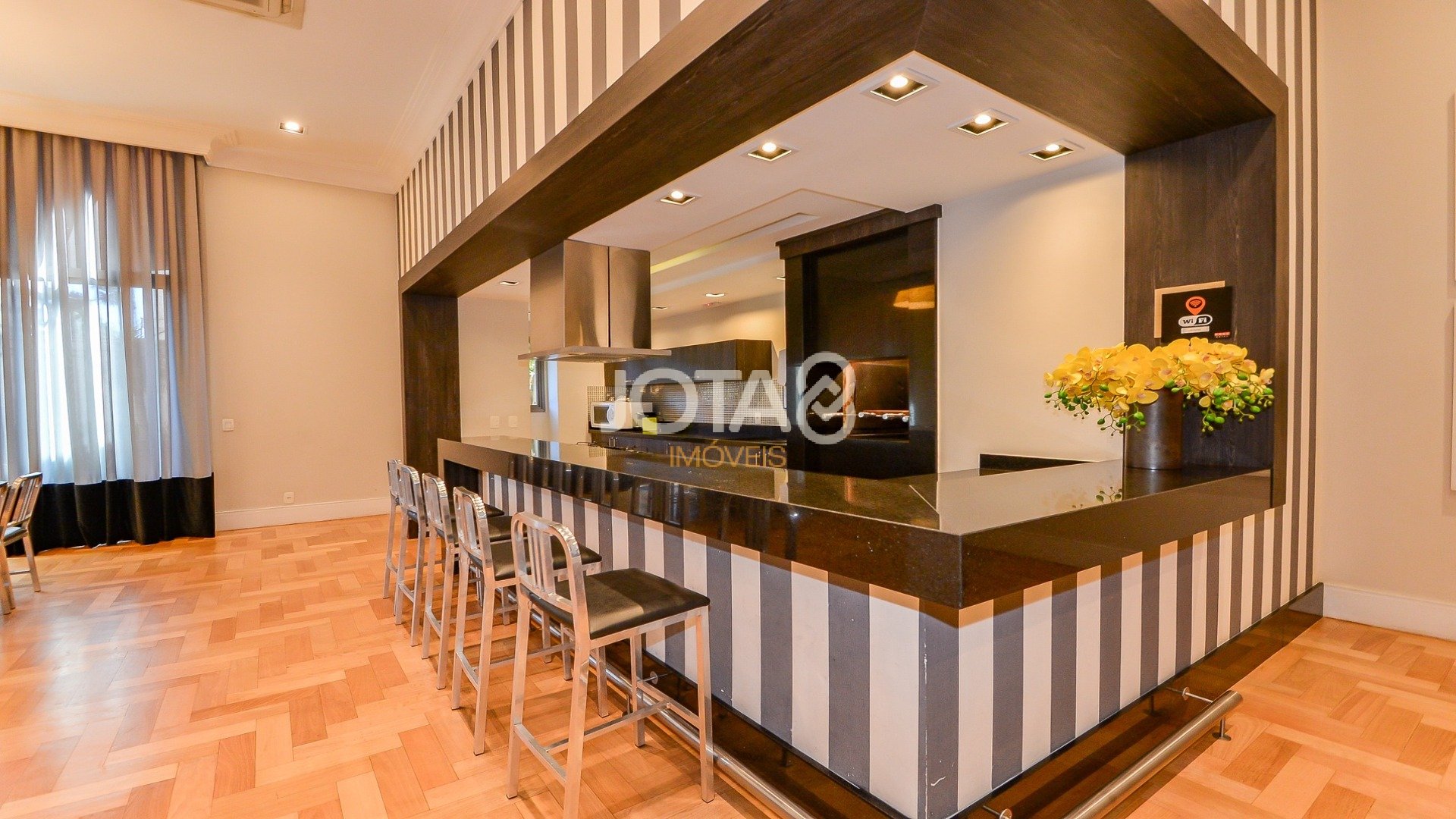 LOFT MOBILIADO E IMPECÁVEL NO 1550 BATEL HOME