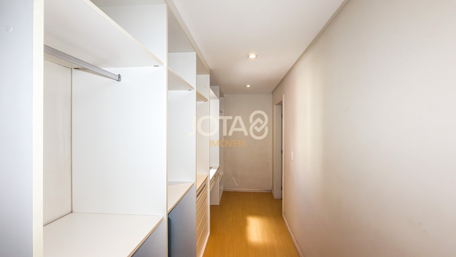 APARTAMENTO COM 4 QUARTOS NO BIGORRILHO