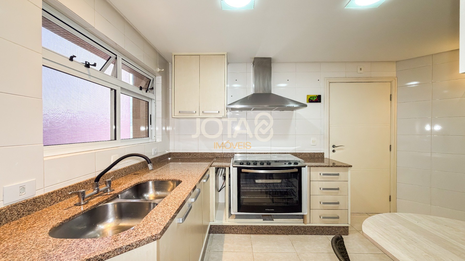 APARTAMENTO COM 4 QUARTOS NO BIGORRILHO