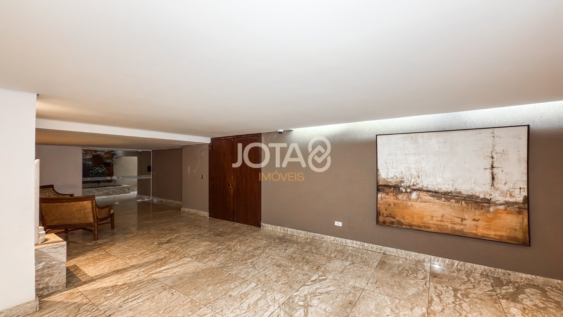 APARTAMENTO COM 4 QUARTOS NO BATEL PARA RETROFIT - J8