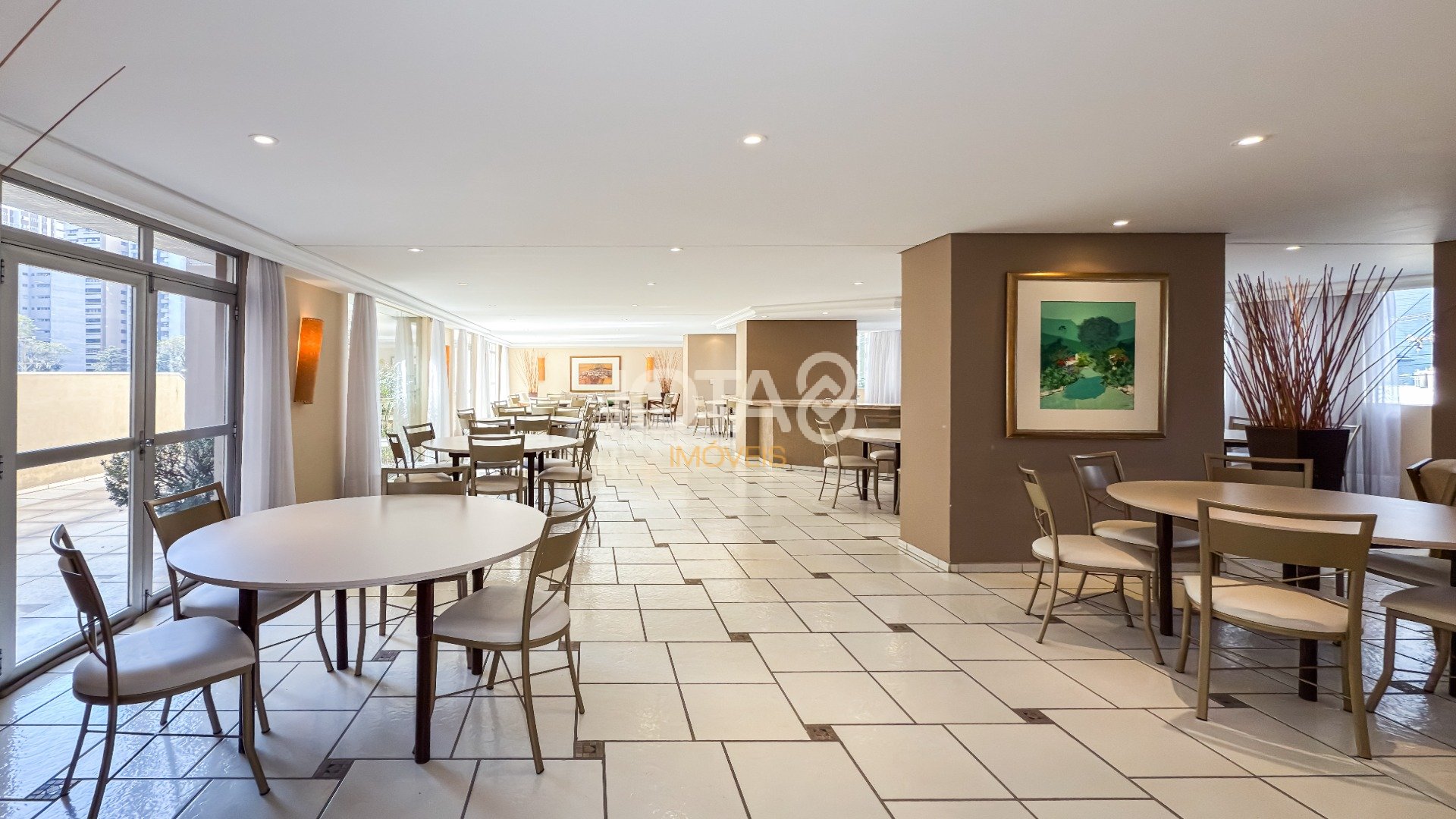 APARTAMENTO COM 4 QUARTOS NO BATEL PARA RETROFIT - J8