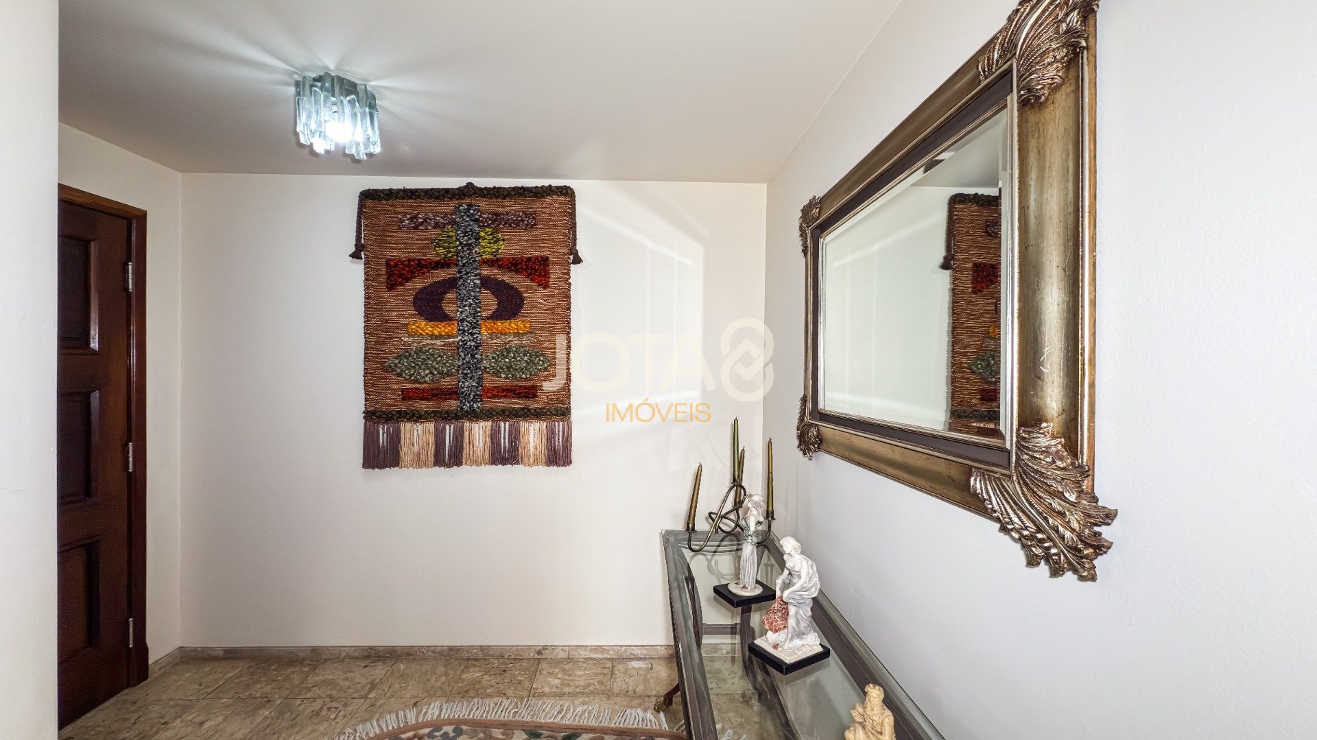 APARTAMENTO COM 4 QUARTOS NO BATEL PARA RETROFIT - J8