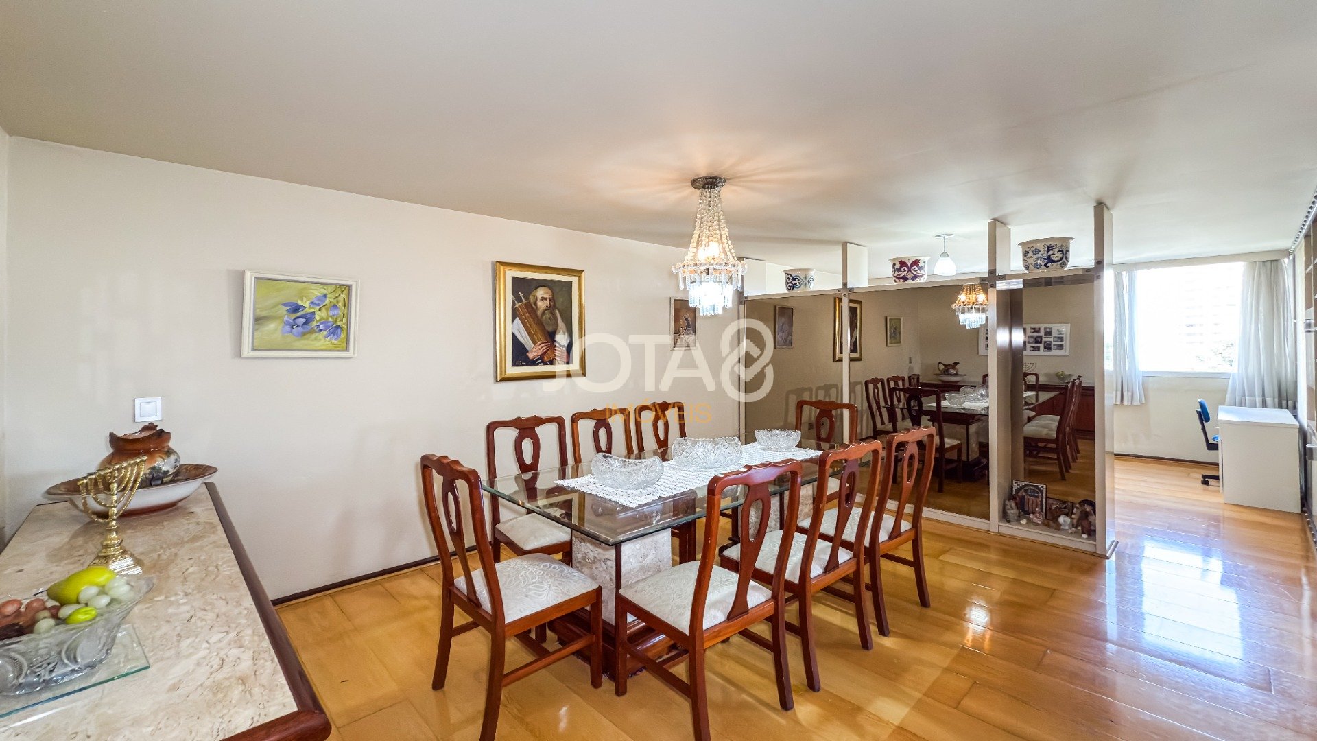 APARTAMENTO COM 4 QUARTOS NO BATEL PARA RETROFIT - J8