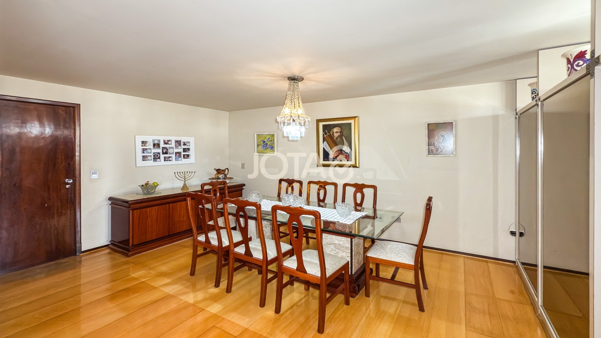 APARTAMENTO COM 4 QUARTOS NO BATEL PARA RETROFIT - J8
