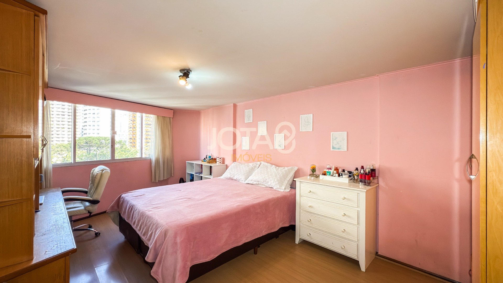 APARTAMENTO COM 4 QUARTOS NO BATEL PARA RETROFIT - J8