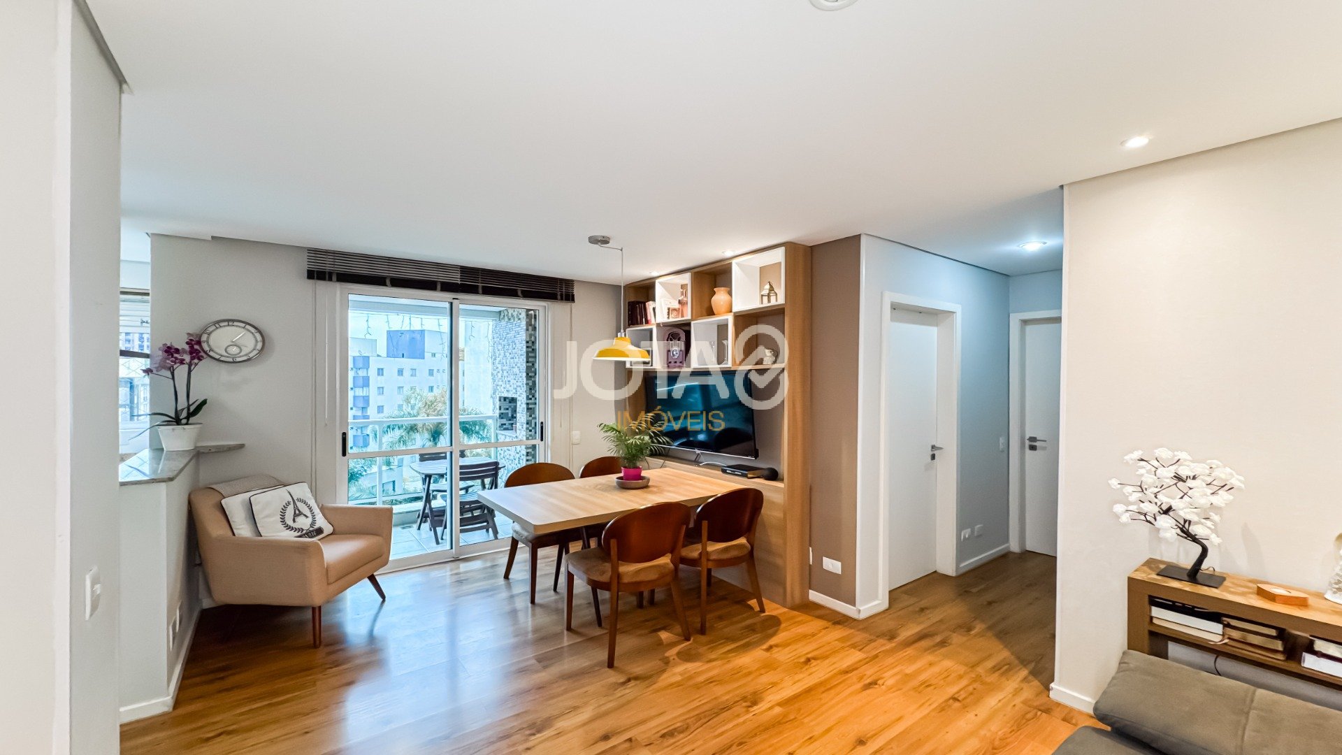 APARTAMENTO DE 2 QUARTOS NO CORAÇÃO DO BIGORRILHO