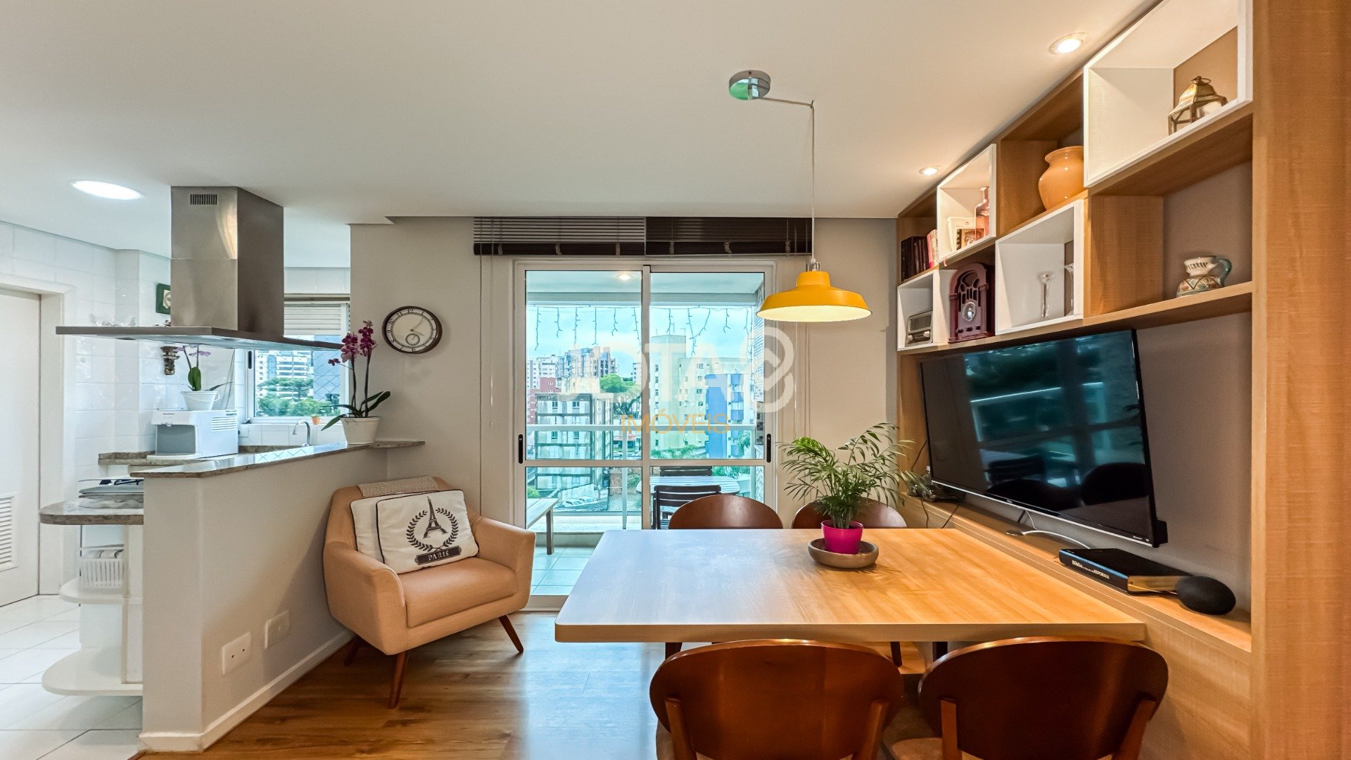 APARTAMENTO DE 2 QUARTOS NO CORAÇÃO DO BIGORRILHO