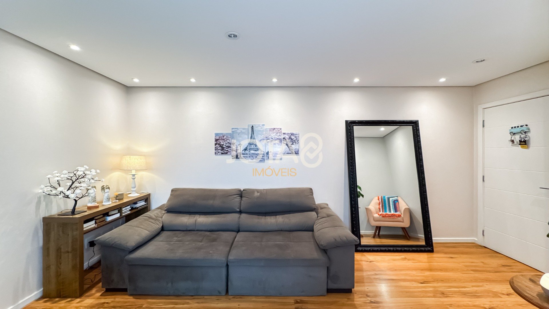 APARTAMENTO DE 2 QUARTOS NO CORAÇÃO DO BIGORRILHO