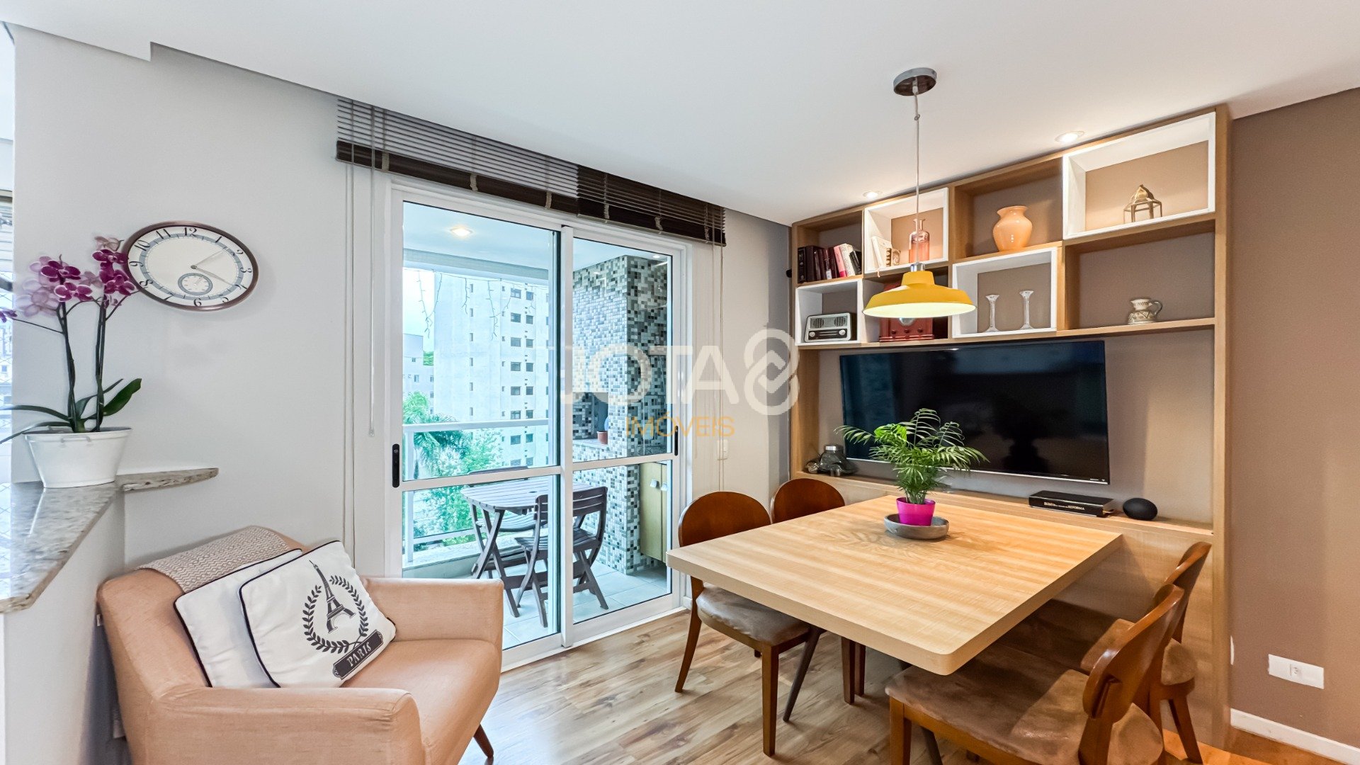 APARTAMENTO DE 2 QUARTOS NO CORAÇÃO DO BIGORRILHO