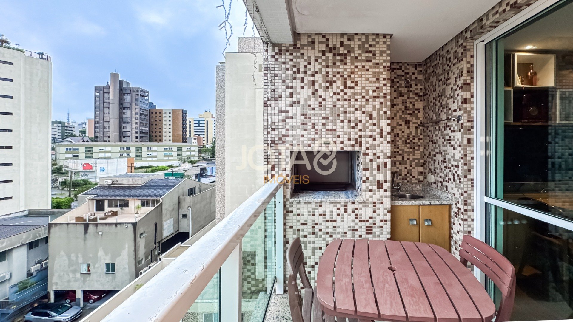 APARTAMENTO DE 2 QUARTOS NO CORAÇÃO DO BIGORRILHO