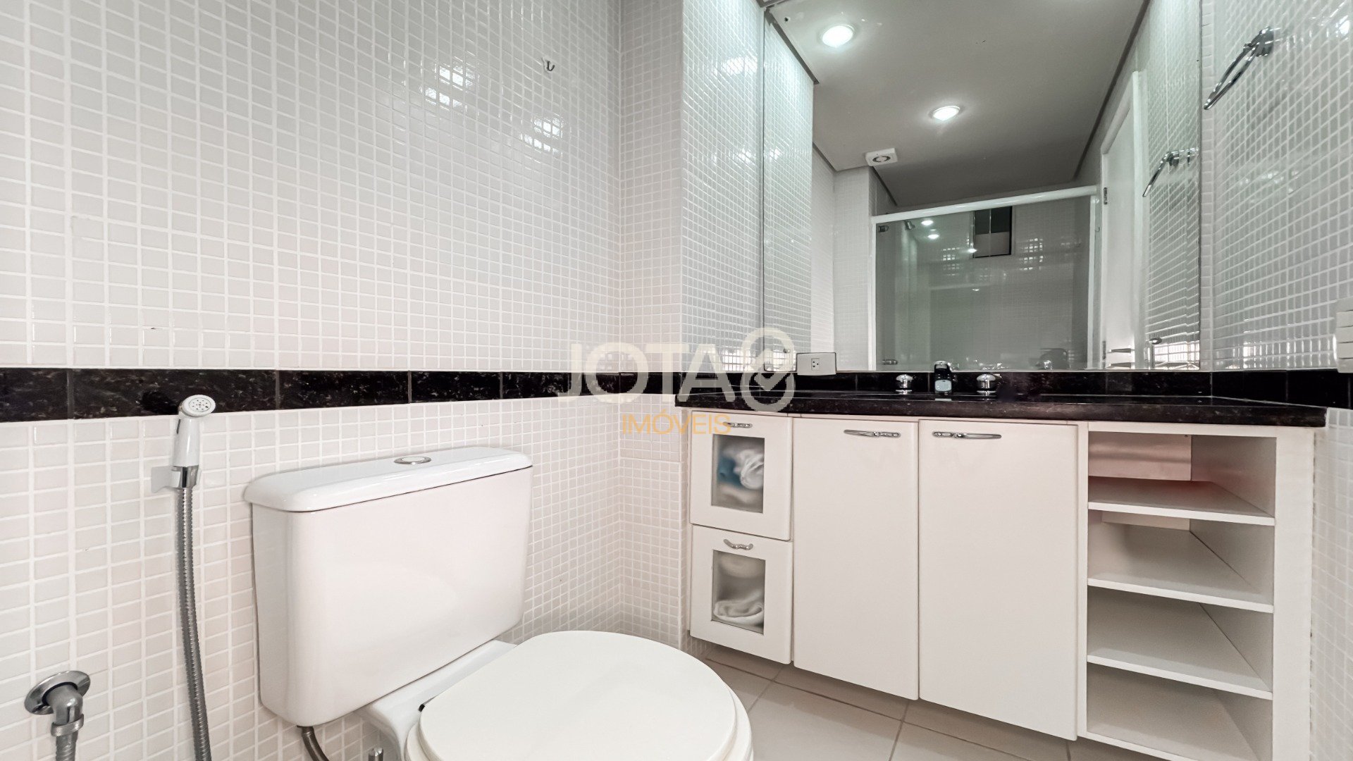 APARTAMENTO DE 2 QUARTOS NO CORAÇÃO DO BIGORRILHO