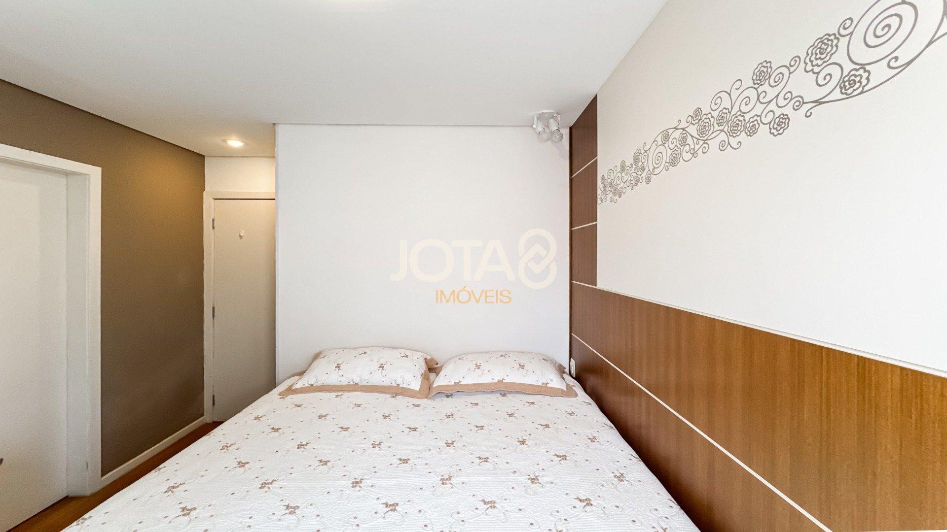 APARTAMENTO DE 2 QUARTOS NO CORAÇÃO DO BIGORRILHO