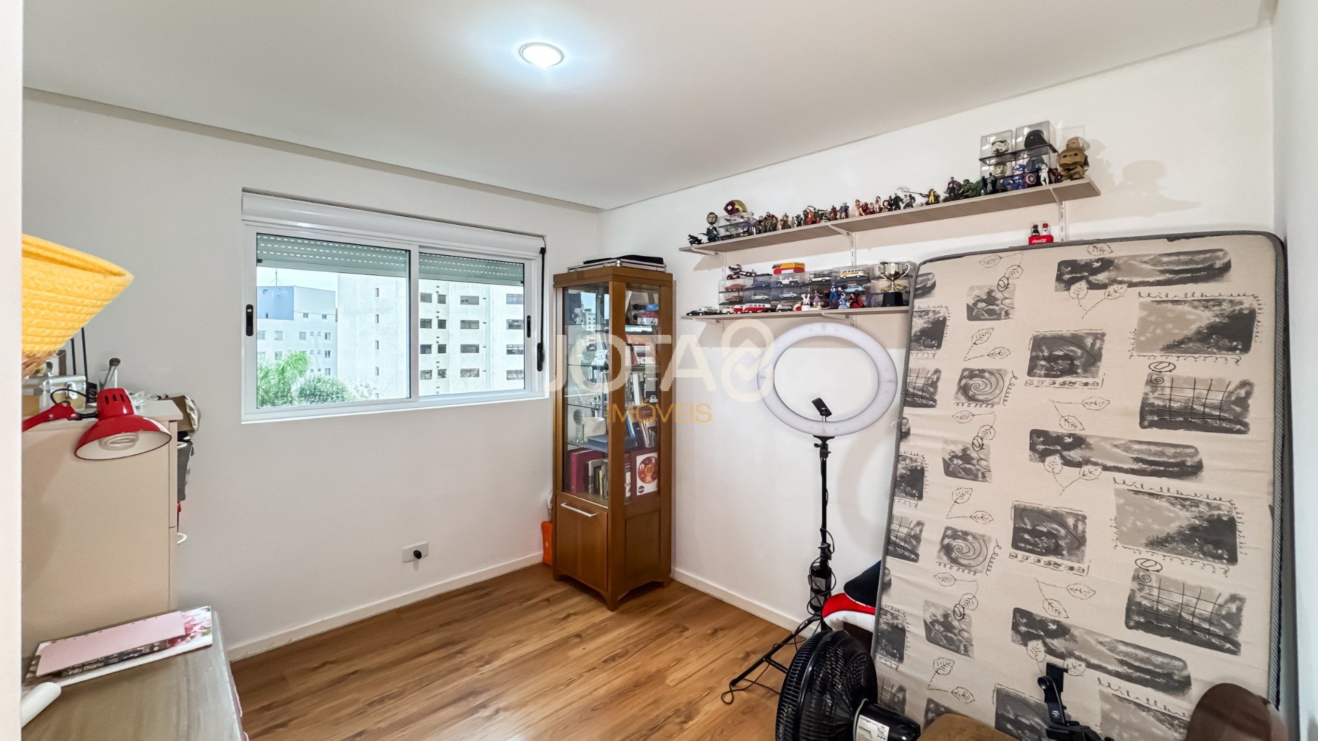 APARTAMENTO DE 2 QUARTOS NO CORAÇÃO DO BIGORRILHO