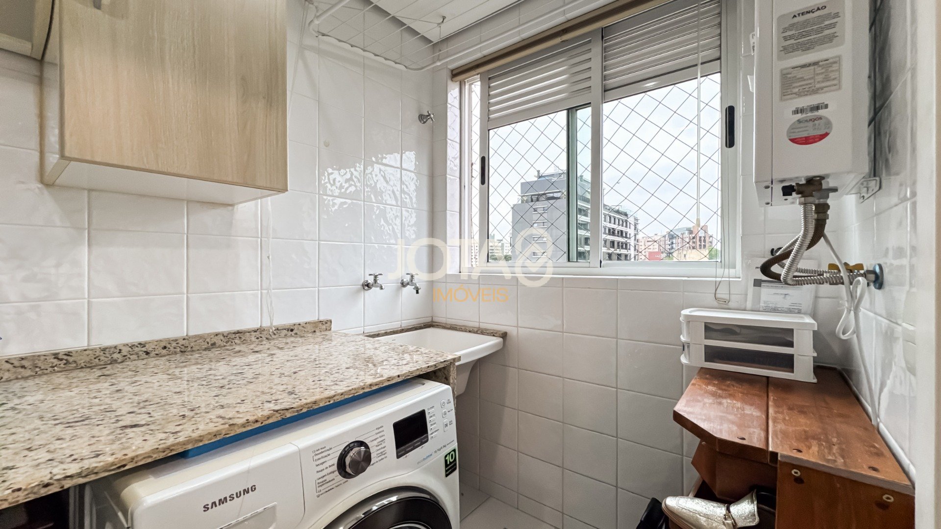 APARTAMENTO DE 2 QUARTOS NO CORAÇÃO DO BIGORRILHO