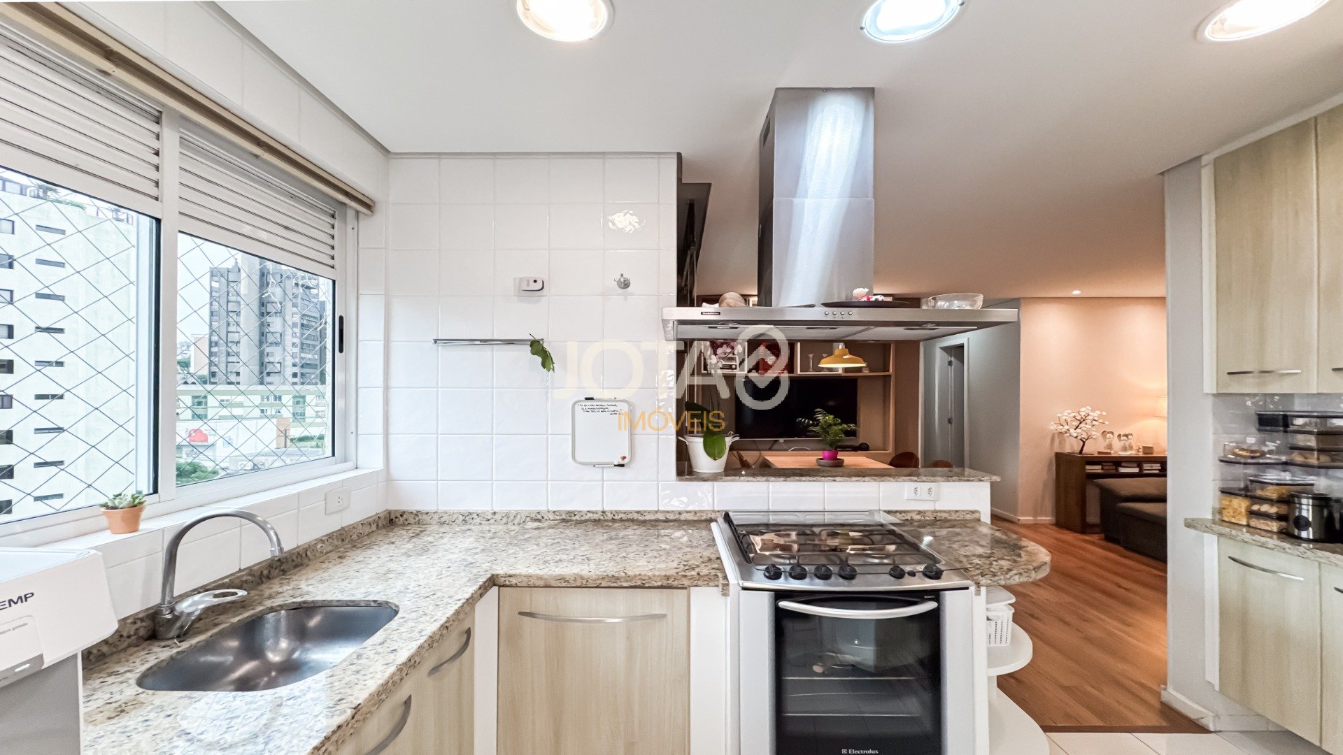 APARTAMENTO DE 2 QUARTOS NO CORAÇÃO DO BIGORRILHO