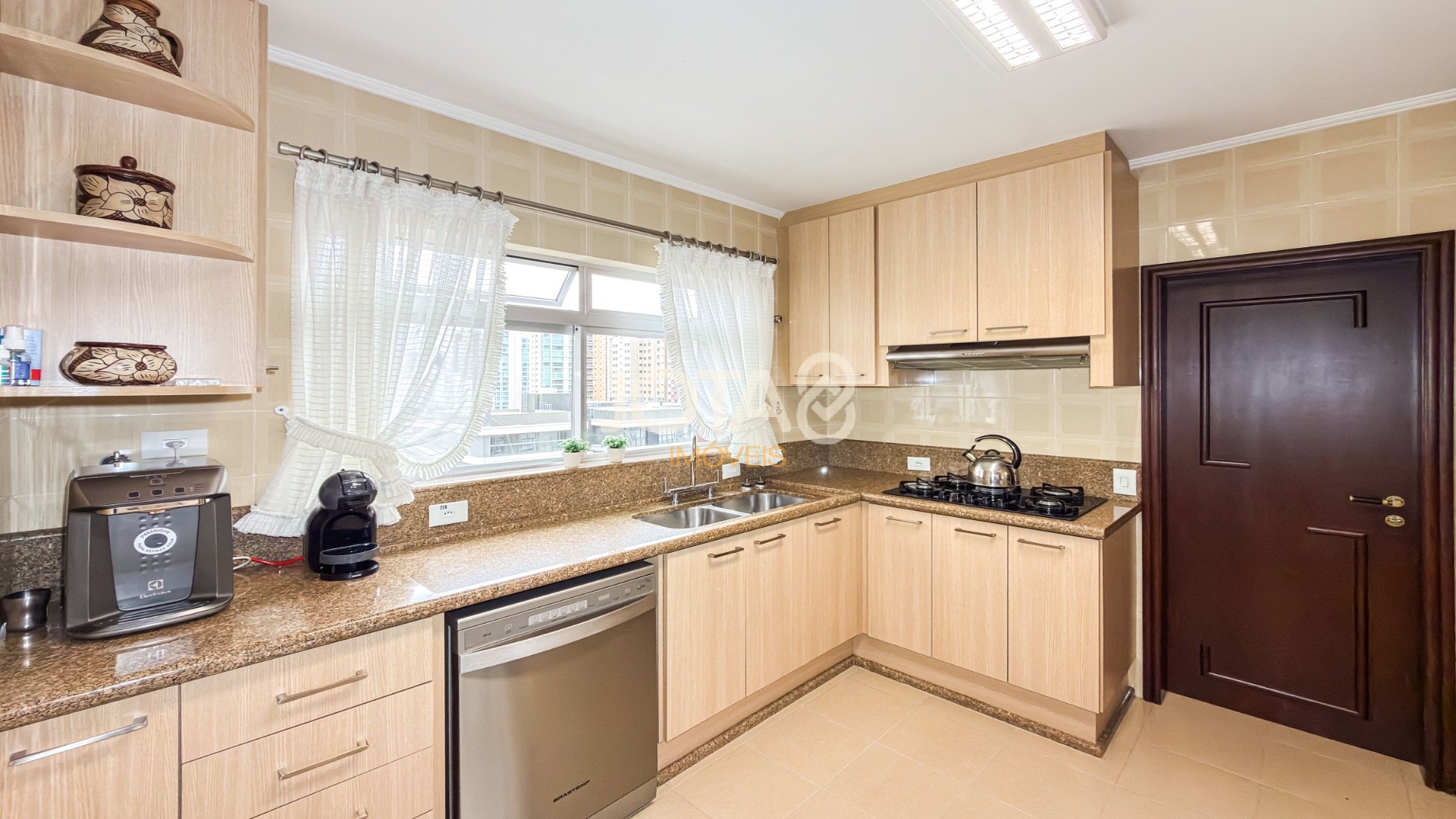 APARTAMENTO COM 3 QUARTOS ANDAR ALTO NA PRAÇA DO JAPÃO