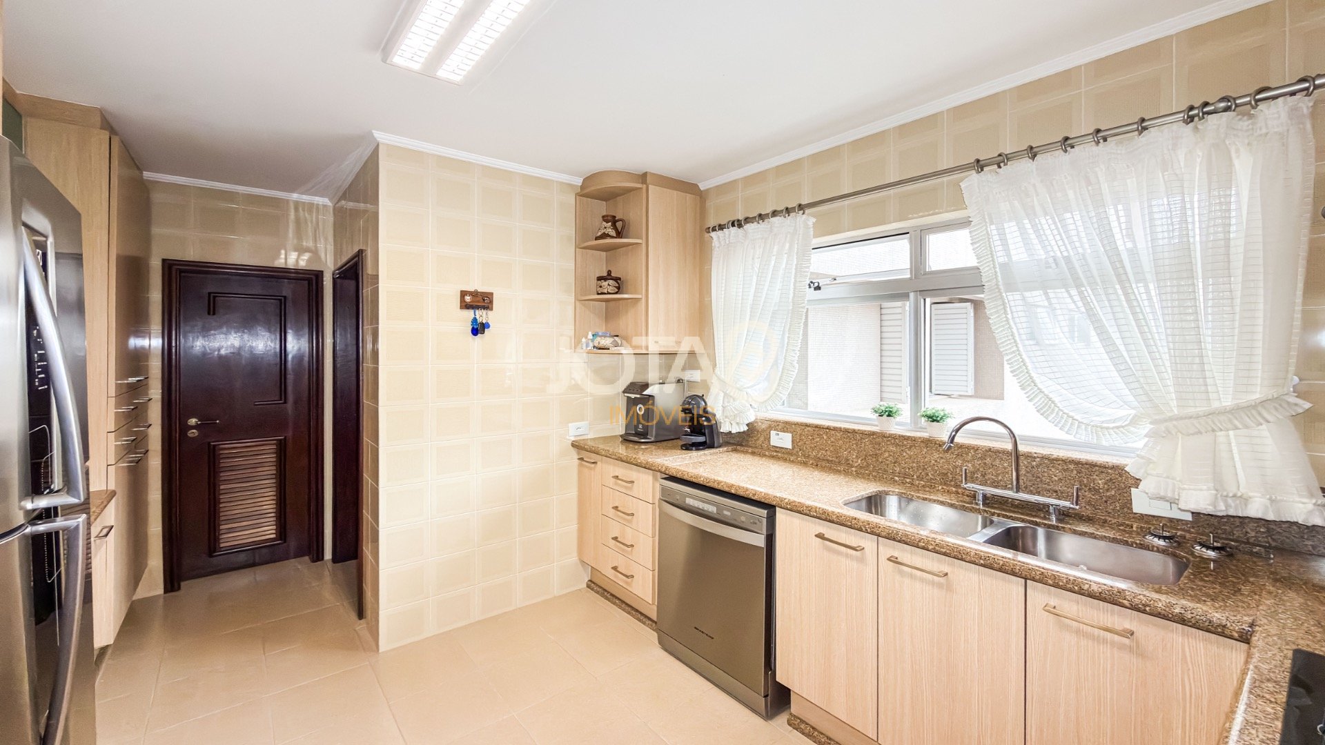 APARTAMENTO COM 3 QUARTOS ANDAR ALTO NA PRAÇA DO JAPÃO