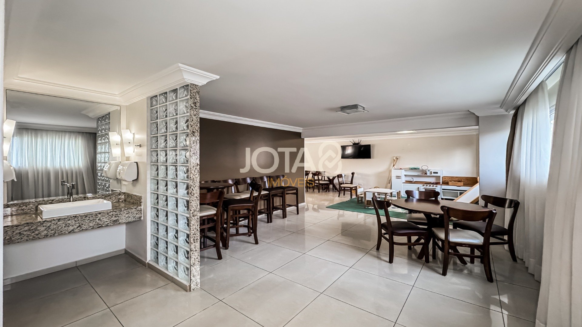 APARTAMENTO 3 QUARTOS 1 VAGA NO BATEL